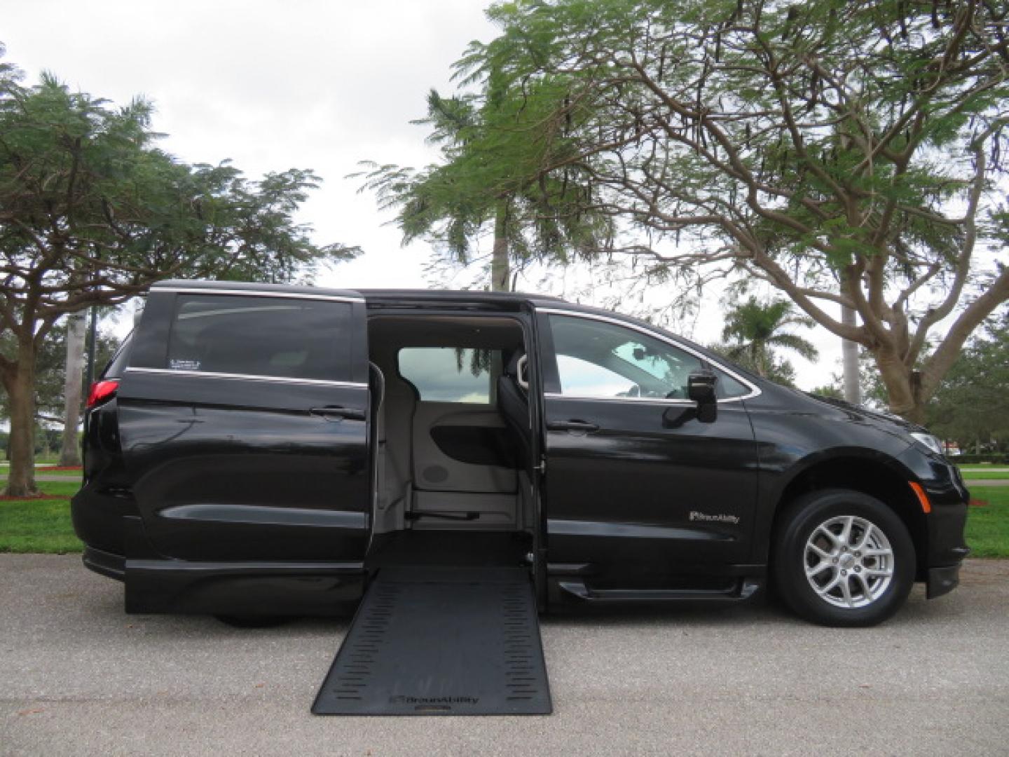 2022 Black /Black Chrysler Pacifica Touring-L (2C4RC1BG5NR) with an 3.6L V6 DOHC 24V engine, 9A transmission, located at 4301 Oak Circle #19, Boca Raton, FL, 33431, (954) 561-2499, 26.388472, -80.084045 - You are looking at a Gorgeous 2022 Chrysler Pacifica Touring L Braunability Power In Floor XI Conversion Handicap Wheelchair Conversion Van with only 9200 Miles and fully loaded with the following options: passenger Side Q Lock System, Q Straint Tie Down System, Adaptive Cruise Control with Stop and - Photo#2