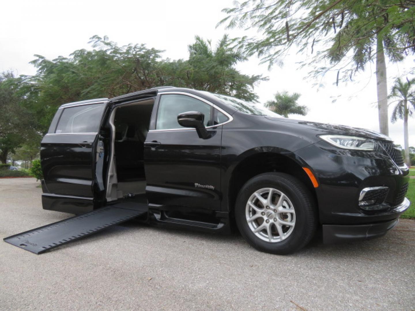 2022 Black /Black Chrysler Pacifica Touring-L (2C4RC1BG5NR) with an 3.6L V6 DOHC 24V engine, 9A transmission, located at 4301 Oak Circle #19, Boca Raton, FL, 33431, (954) 561-2499, 26.388472, -80.084045 - You are looking at a Gorgeous 2022 Chrysler Pacifica Touring L Braunability Power In Floor XI Conversion Handicap Wheelchair Conversion Van with only 9200 Miles and fully loaded with the following options: passenger Side Q Lock System, Q Straint Tie Down System, Adaptive Cruise Control with Stop and - Photo#42