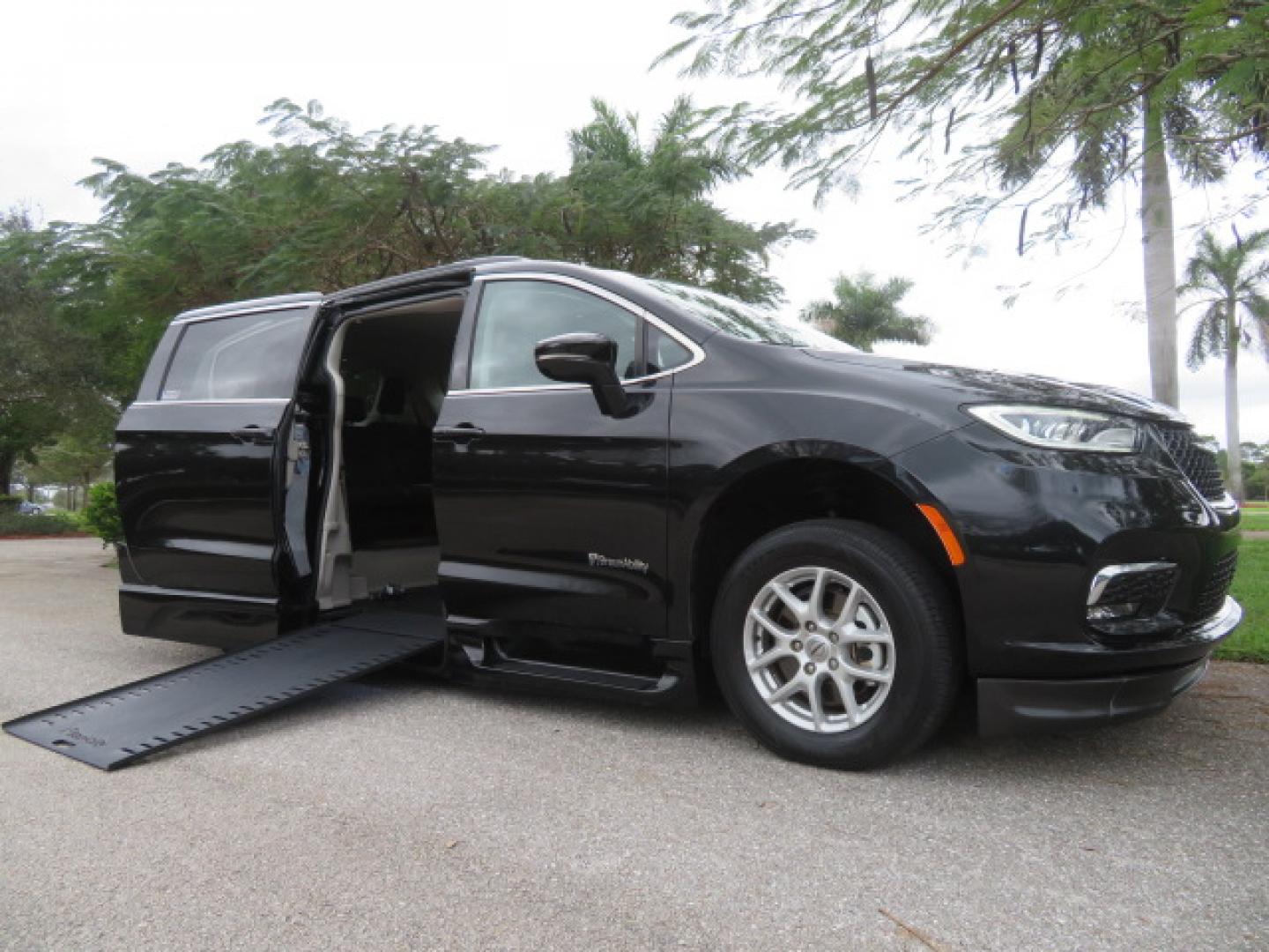 2022 Black /Black Chrysler Pacifica Touring-L (2C4RC1BG5NR) with an 3.6L V6 DOHC 24V engine, 9A transmission, located at 4301 Oak Circle #19, Boca Raton, FL, 33431, (954) 561-2499, 26.388472, -80.084045 - You are looking at a Gorgeous 2022 Chrysler Pacifica Touring L Braunability Power In Floor XI Conversion Handicap Wheelchair Conversion Van with only 9200 Miles and fully loaded with the following options: passenger Side Q Lock System, Q Straint Tie Down System, Adaptive Cruise Control with Stop and - Photo#1