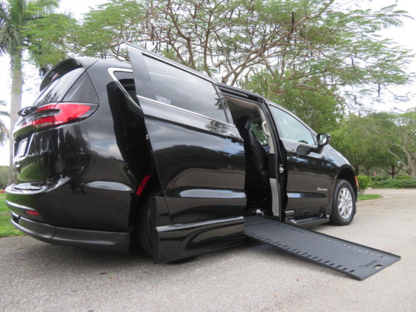 2022 Black /Black Chrysler Pacifica Touring-L (2C4RC1BG5NR) with an 3.6L V6 DOHC 24V engine, 9A transmission, located at 4301 Oak Circle #19, Boca Raton, FL, 33431, (954) 561-2499, 26.388472, -80.084045 - You are looking at a Gorgeous 2022 Chrysler Pacifica Touring L Braunability Power In Floor XI Conversion Handicap Wheelchair Conversion Van with only 9200 Miles and fully loaded with the following options: passenger Side Q Lock System, Q Straint Tie Down System, Adaptive Cruise Control with Stop and - Photo#44