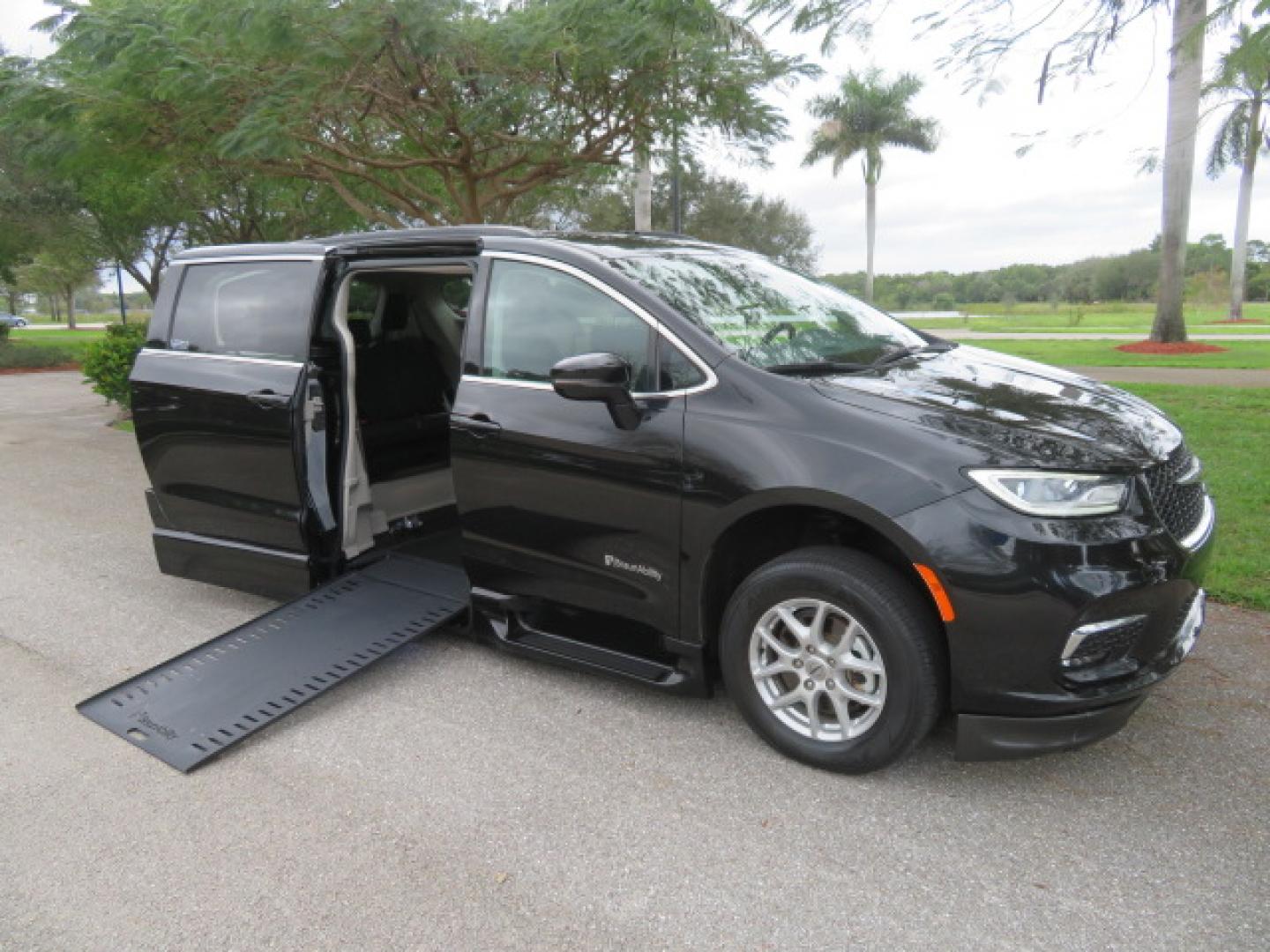 2022 Black /Black Chrysler Pacifica Touring-L (2C4RC1BG5NR) with an 3.6L V6 DOHC 24V engine, 9A transmission, located at 4301 Oak Circle #19, Boca Raton, FL, 33431, (954) 561-2499, 26.388472, -80.084045 - You are looking at a Gorgeous 2022 Chrysler Pacifica Touring L Braunability Power In Floor XI Conversion Handicap Wheelchair Conversion Van with only 9200 Miles and fully loaded with the following options: passenger Side Q Lock System, Q Straint Tie Down System, Adaptive Cruise Control with Stop and - Photo#43