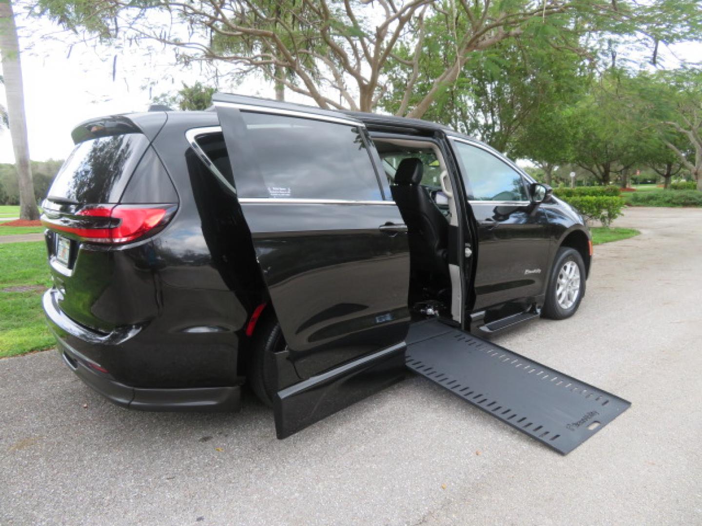 2022 Black /Black Chrysler Pacifica Touring-L (2C4RC1BG5NR) with an 3.6L V6 DOHC 24V engine, 9A transmission, located at 4301 Oak Circle #19, Boca Raton, FL, 33431, (954) 561-2499, 26.388472, -80.084045 - You are looking at a Gorgeous 2022 Chrysler Pacifica Touring L Braunability Power In Floor XI Conversion Handicap Wheelchair Conversion Van with only 9200 Miles and fully loaded with the following options: passenger Side Q Lock System, Q Straint Tie Down System, Adaptive Cruise Control with Stop and - Photo#45