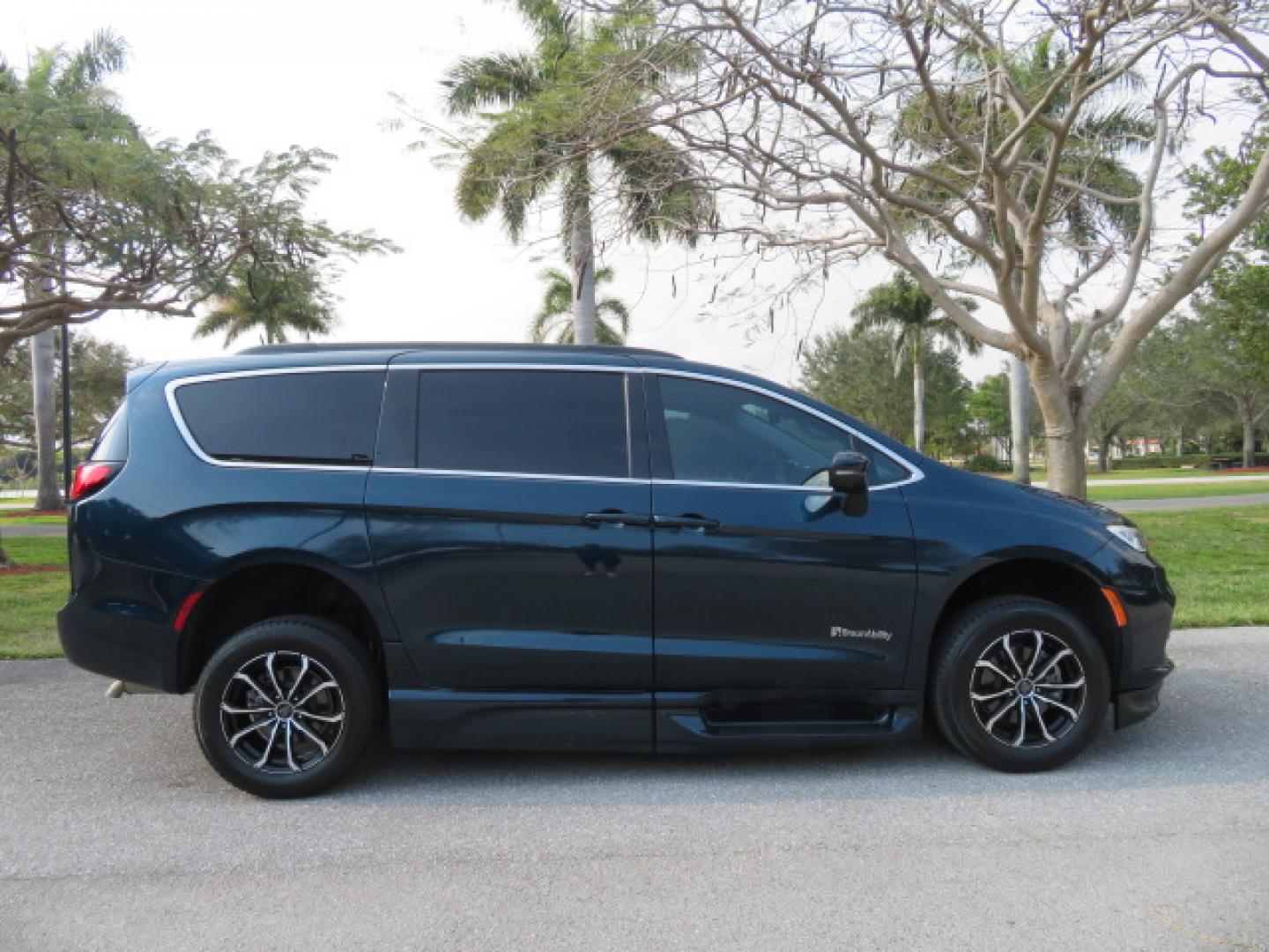 2023 Dark Blue /Black Chrysler Pacifica Touring-L (2C4RC1BG4PR) with an 3.6L V6 DOHC 24V engine, 9A transmission, located at 4301 Oak Circle #19, Boca Raton, FL, 33431, (954) 561-2499, 26.388472, -80.084045 - You are looking at a Gorgeous Blue Fathom Pearl 2023 Chrysler Pacifica Touring L Braunability Power Foldout XT Conversion Handicap Wheelchair Conversion Van with 5K Miles, Driver's Transfer Seat, and fully loaded with the following options: Adaptive Cruise Control with Stop and Go Blind–Spot, and - Photo#4
