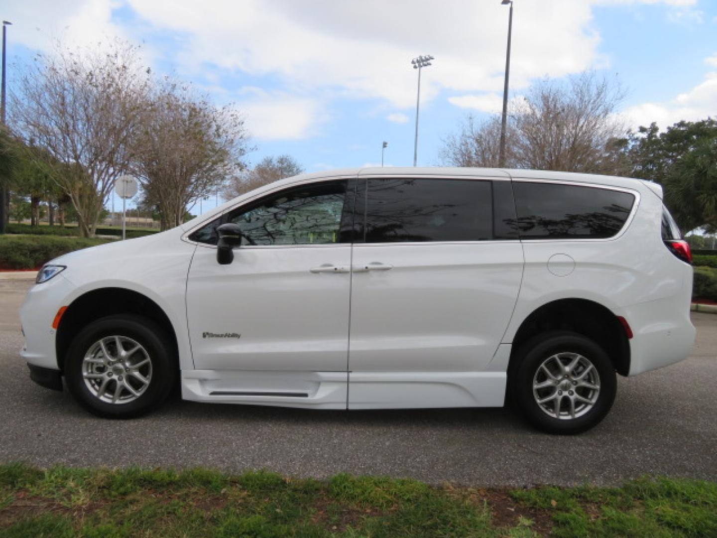 2025 White /Black Chrysler Pacifica Select (2C4RC1BG6SR) with an 3.6L V6 DOHC 24V engine, 9A transmission, located at 4301 Oak Circle #19, Boca Raton, FL, 33431, (954) 561-2499, 26.388472, -80.084045 - 2025 CHRYSLER PACIFICA SELECT Braunability Handicap Wheelchair Conversion with 280 Original Miles. Braun Power Foldout XT Ramp System. Clean Carfax No Stories. This van is Brand New. Still has original plastic from the facotry. Purchased new in November and the van was sold due to unfortunate circum - Photo#12