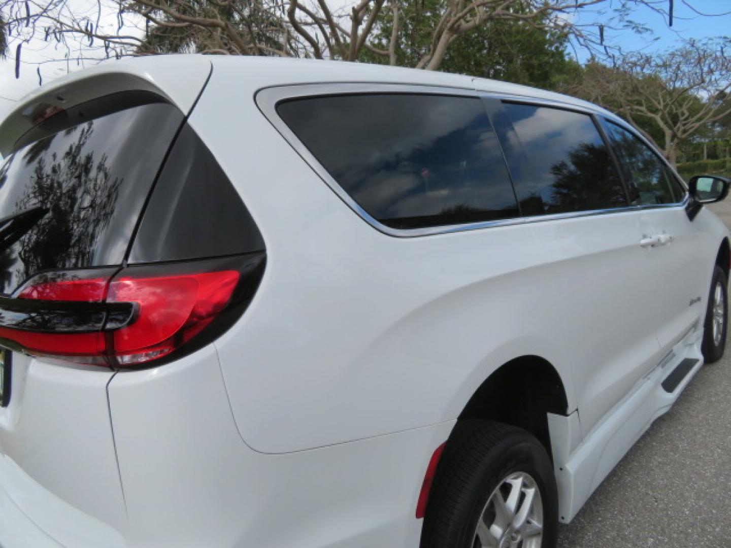 2025 White /Black Chrysler Pacifica Select (2C4RC1BG6SR) with an 3.6L V6 DOHC 24V engine, 9A transmission, located at 4301 Oak Circle #19, Boca Raton, FL, 33431, (954) 561-2499, 26.388472, -80.084045 - 2025 CHRYSLER PACIFICA SELECT Braunability Handicap Wheelchair Conversion with 280 Original Miles. Braun Power Foldout XT Ramp System. Clean Carfax No Stories. This van is Brand New. Still has original plastic from the facotry. Purchased new in November and the van was sold due to unfortunate circum - Photo#33