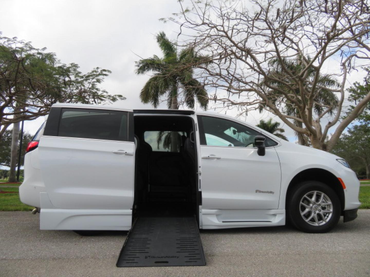 2025 White /Black Chrysler Pacifica Select (2C4RC1BG6SR) with an 3.6L V6 DOHC 24V engine, 9A transmission, located at 4301 Oak Circle #19, Boca Raton, FL, 33431, (954) 561-2499, 26.388472, -80.084045 - 2025 CHRYSLER PACIFICA SELECT Braunability Handicap Wheelchair Conversion with 280 Original Miles. Braun Power Foldout XT Ramp System. Clean Carfax No Stories. This van is Brand New. Still has original plastic from the facotry. Purchased new in November and the van was sold due to unfortunate circum - Photo#34