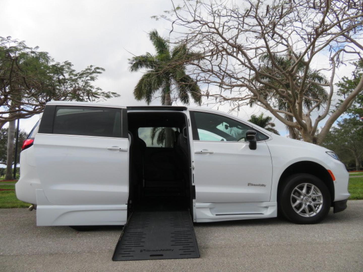 2025 White /Black Chrysler Pacifica Select (2C4RC1BG6SR) with an 3.6L V6 DOHC 24V engine, 9A transmission, located at 4301 Oak Circle #19, Boca Raton, FL, 33431, (954) 561-2499, 26.388472, -80.084045 - 2025 CHRYSLER PACIFICA SELECT Braunability Handicap Wheelchair Conversion with 280 Original Miles. Braun Power Foldout XT Ramp System. Clean Carfax No Stories. This van is Brand New. Still has original plastic from the facotry. Purchased new in November and the van was sold due to unfortunate circum - Photo#35