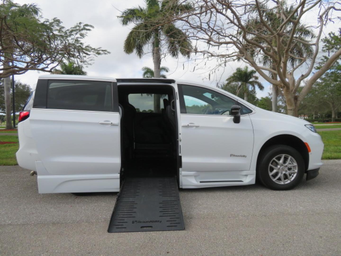 2025 White /Black Chrysler Pacifica Select (2C4RC1BG6SR) with an 3.6L V6 DOHC 24V engine, 9A transmission, located at 4301 Oak Circle #19, Boca Raton, FL, 33431, (954) 561-2499, 26.388472, -80.084045 - 2025 CHRYSLER PACIFICA SELECT Braunability Handicap Wheelchair Conversion with 280 Original Miles. Braun Power Foldout XT Ramp System. Clean Carfax No Stories. This van is Brand New. Still has original plastic from the facotry. Purchased new in November and the van was sold due to unfortunate circum - Photo#1