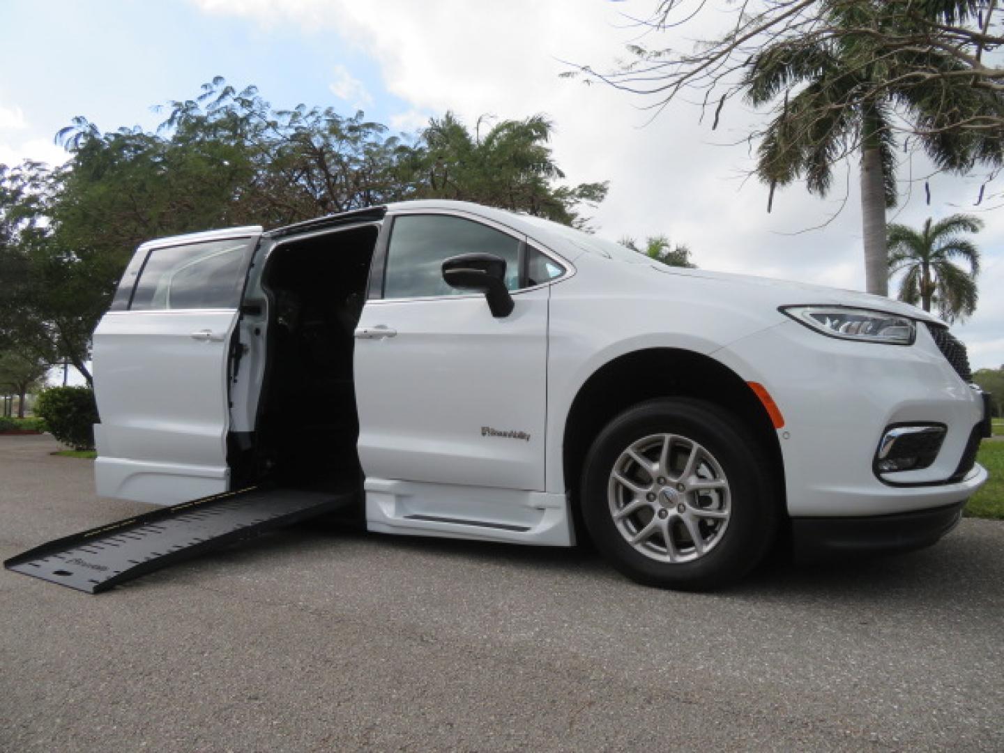 2025 White /Black Chrysler Pacifica Select (2C4RC1BG6SR) with an 3.6L V6 DOHC 24V engine, 9A transmission, located at 4301 Oak Circle #19, Boca Raton, FL, 33431, (954) 561-2499, 26.388472, -80.084045 - 2025 CHRYSLER PACIFICA SELECT Braunability Handicap Wheelchair Conversion with 280 Original Miles. Braun Power Foldout XT Ramp System. Clean Carfax No Stories. This van is Brand New. Still has original plastic from the facotry. Purchased new in November and the van was sold due to unfortunate circum - Photo#36