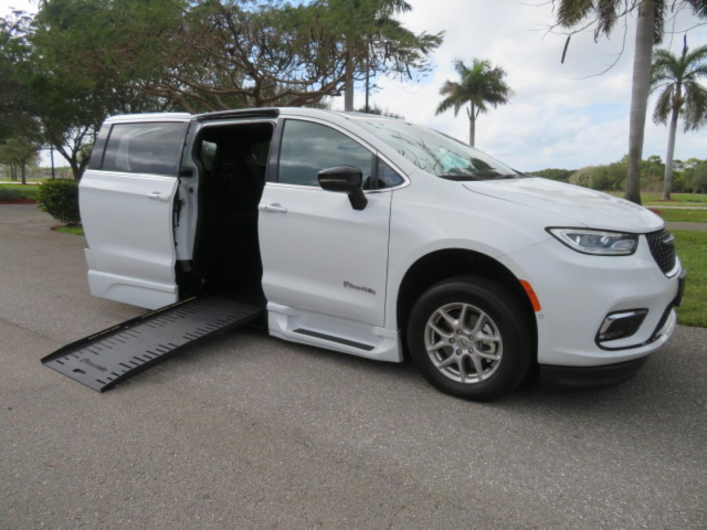 2025 White /Black Chrysler Pacifica Select (2C4RC1BG6SR) with an 3.6L V6 DOHC 24V engine, 9A transmission, located at 4301 Oak Circle #19, Boca Raton, FL, 33431, (954) 561-2499, 26.388472, -80.084045 - 2025 CHRYSLER PACIFICA SELECT Braunability Handicap Wheelchair Conversion with 280 Original Miles. Braun Power Foldout XT Ramp System. Clean Carfax No Stories. This van is Brand New. Still has original plastic from the facotry. Purchased new in November and the van was sold due to unfortunate circum - Photo#37