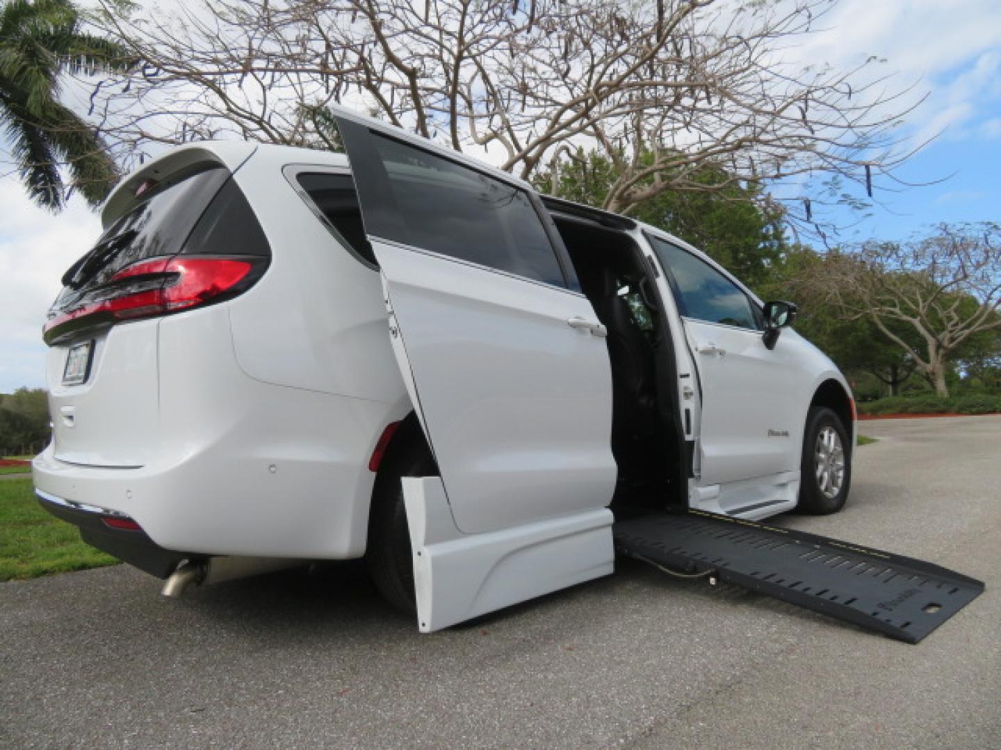 2025 White /Black Chrysler Pacifica Select (2C4RC1BG6SR) with an 3.6L V6 DOHC 24V engine, 9A transmission, located at 4301 Oak Circle #19, Boca Raton, FL, 33431, (954) 561-2499, 26.388472, -80.084045 - 2025 CHRYSLER PACIFICA SELECT Braunability Handicap Wheelchair Conversion with 280 Original Miles. Braun Power Foldout XT Ramp System. Clean Carfax No Stories. This van is Brand New. Still has original plastic from the facotry. Purchased new in November and the van was sold due to unfortunate circum - Photo#2