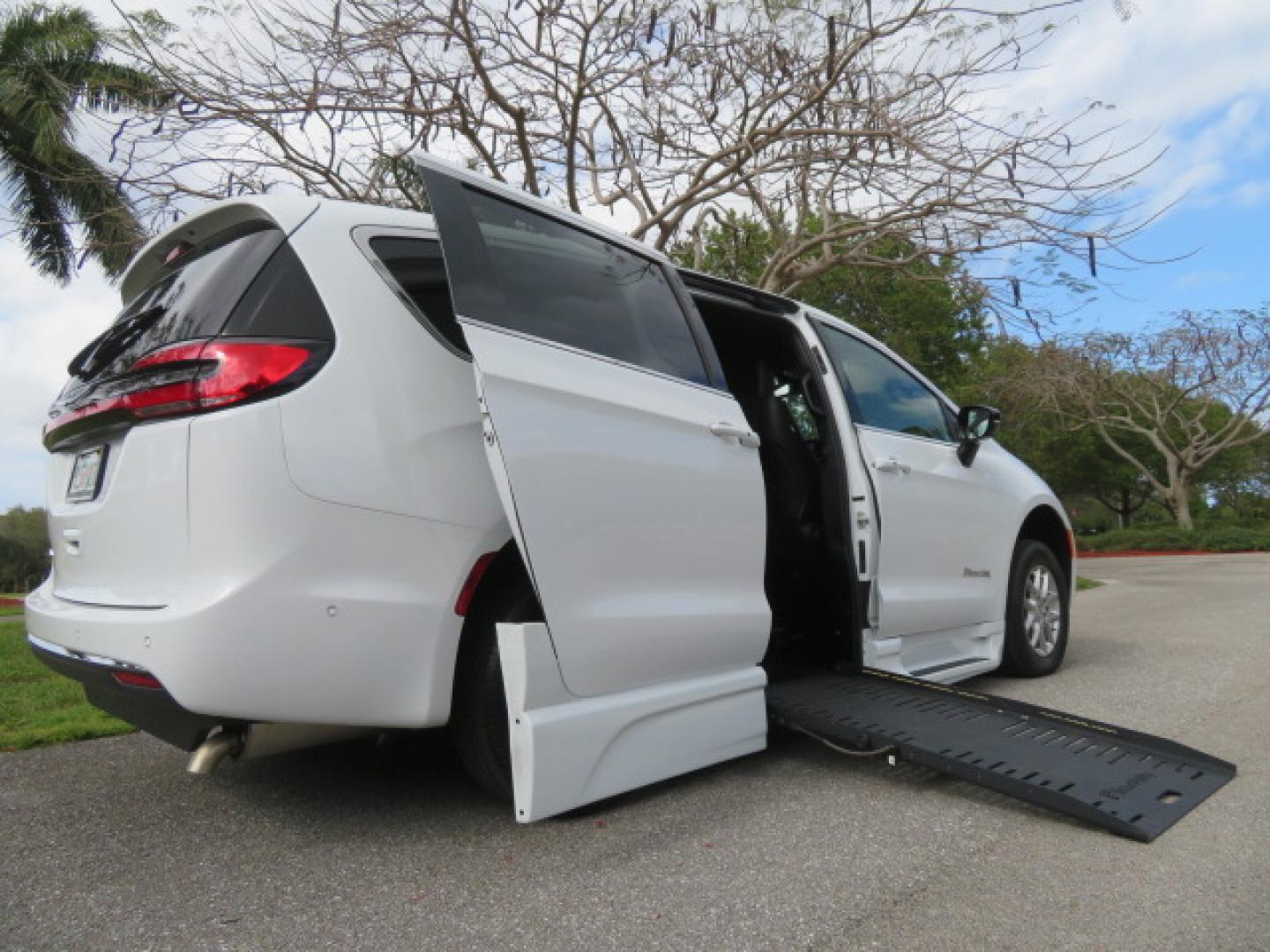 2025 White /Black Chrysler Pacifica Select (2C4RC1BG6SR) with an 3.6L V6 DOHC 24V engine, 9A transmission, located at 4301 Oak Circle #19, Boca Raton, FL, 33431, (954) 561-2499, 26.388472, -80.084045 - 2025 CHRYSLER PACIFICA SELECT Braunability Handicap Wheelchair Conversion with 280 Original Miles. Braun Power Foldout XT Ramp System. Clean Carfax No Stories. This van is Brand New. Still has original plastic from the facotry. Purchased new in November and the van was sold due to unfortunate circum - Photo#38