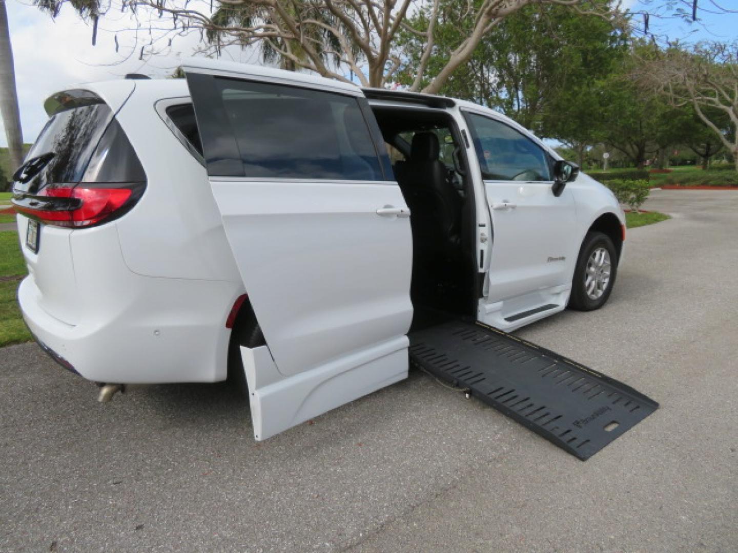 2025 White /Black Chrysler Pacifica Select (2C4RC1BG6SR) with an 3.6L V6 DOHC 24V engine, 9A transmission, located at 4301 Oak Circle #19, Boca Raton, FL, 33431, (954) 561-2499, 26.388472, -80.084045 - 2025 CHRYSLER PACIFICA SELECT Braunability Handicap Wheelchair Conversion with 280 Original Miles. Braun Power Foldout XT Ramp System. Clean Carfax No Stories. This van is Brand New. Still has original plastic from the facotry. Purchased new in November and the van was sold due to unfortunate circum - Photo#39