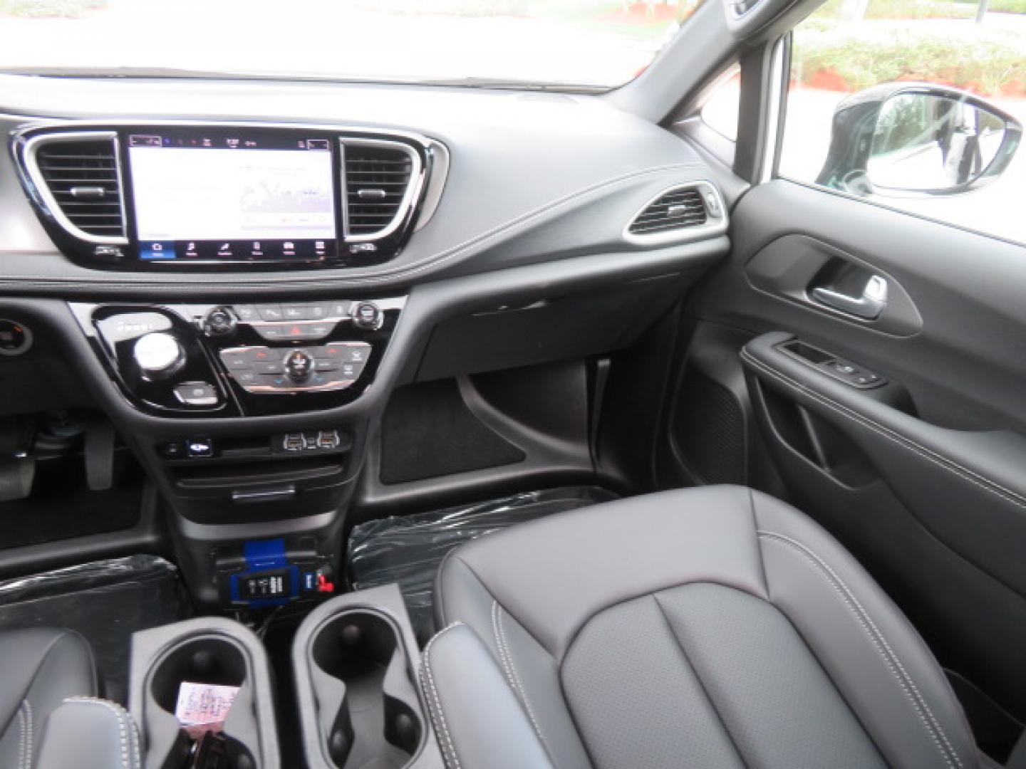 2025 White /Black Chrysler Pacifica Select (2C4RC1BG6SR) with an 3.6L V6 DOHC 24V engine, 9A transmission, located at 4301 Oak Circle #19, Boca Raton, FL, 33431, (954) 561-2499, 26.388472, -80.084045 - 2025 CHRYSLER PACIFICA SELECT Braunability Handicap Wheelchair Conversion with 280 Original Miles. Braun Power Foldout XT Ramp System. Clean Carfax No Stories. This van is Brand New. Still has original plastic from the facotry. Purchased new in November and the van was sold due to unfortunate circum - Photo#49