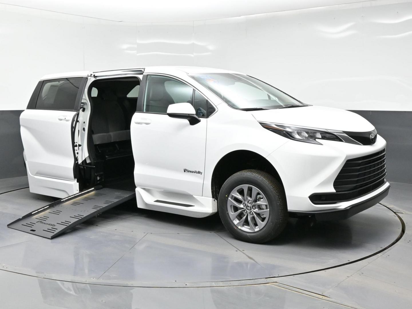 2026 White /Gray Toyota Sienna LE 8-Passenger (5TDKRKEC9TS) with an 2.5L L4 DOHC 16V HYBRID engine, CVT transmission, located at 4301 Oak Circle #19, Boca Raton, FL, 33431, (954) 561-2499, 26.388472, -80.084045 - Brand New 2026 Toyota Sienna LE Braunability Handicap Wheelchair Conversion Braunability XT Conversion Power Foldout Ramp Fully Loaded! Ask about our Dealer Rebate Programs! 954-561-2499. ?? JUST ARRIVED | BRAND NEW 2026 TOYOTA SIENNA LE ?? BraunAbility XT Power Wheelchair Conversion Experience u - Photo#1