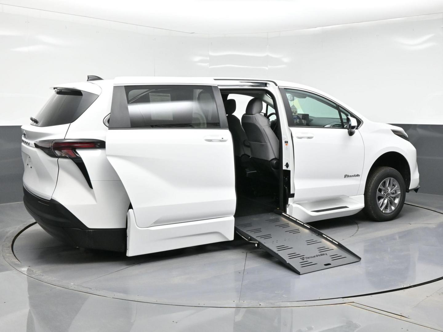 2026 White /Gray Toyota Sienna LE 8-Passenger (5TDKRKEC9TS) with an 2.5L L4 DOHC 16V HYBRID engine, CVT transmission, located at 4301 Oak Circle #19, Boca Raton, FL, 33431, (954) 561-2499, 26.388472, -80.084045 - Brand New 2026 Toyota Sienna LE Braunability Handicap Wheelchair Conversion Braunability XT Conversion Power Foldout Ramp Fully Loaded! Ask about our Dealer Rebate Programs! 954-561-2499. ?? JUST ARRIVED | BRAND NEW 2026 TOYOTA SIENNA LE ?? BraunAbility XT Power Wheelchair Conversion Experience u - Photo#3