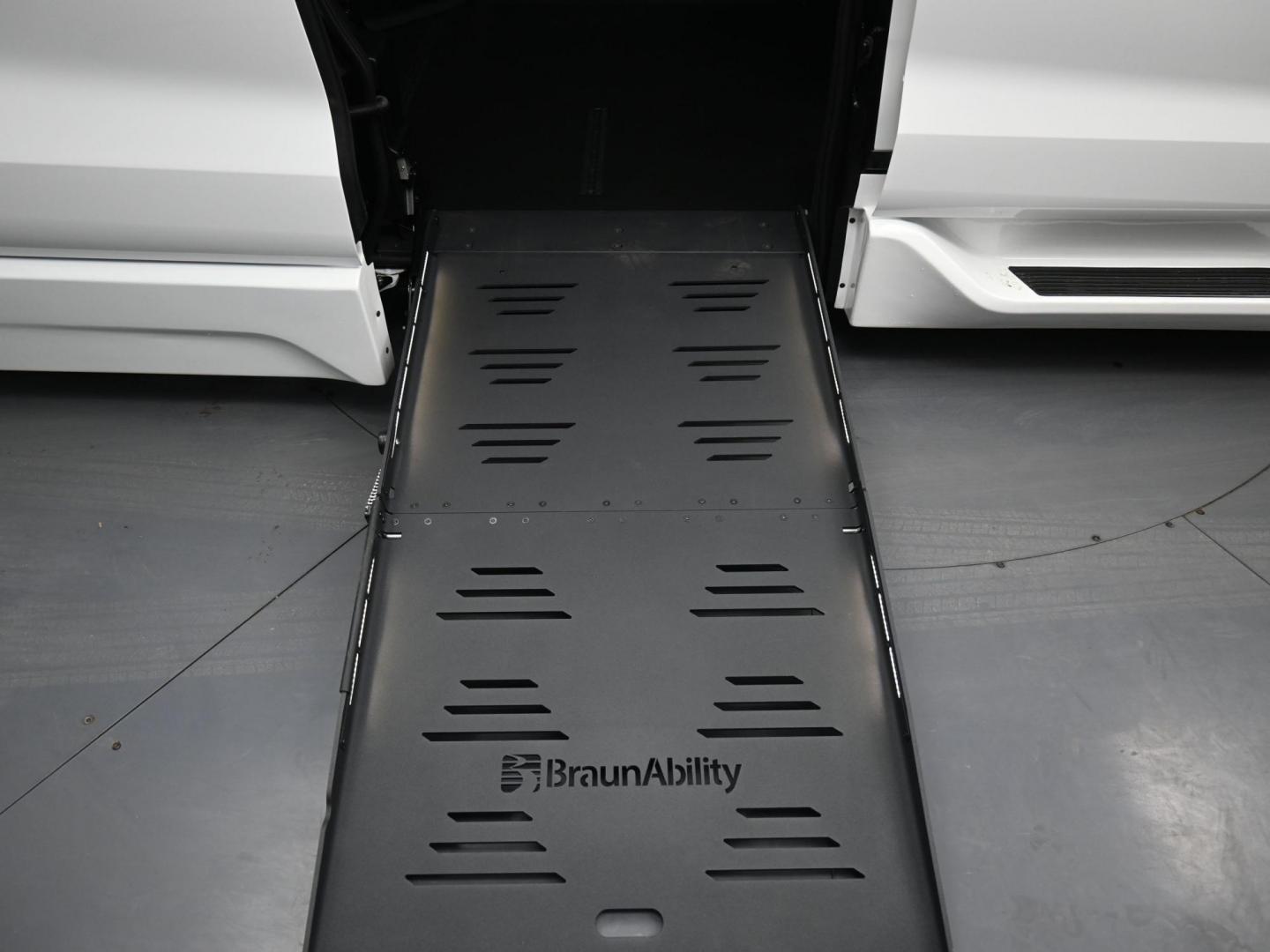 2026 White /Gray Toyota Sienna LE 8-Passenger (5TDKRKEC9TS) with an 2.5L L4 DOHC 16V HYBRID engine, CVT transmission, located at 4301 Oak Circle #19, Boca Raton, FL, 33431, (954) 561-2499, 26.388472, -80.084045 - Brand New 2026 Toyota Sienna LE Braunability Handicap Wheelchair Conversion Braunability XT Conversion Power Foldout Ramp Fully Loaded! Ask about our Dealer Rebate Programs! 954-561-2499. ?? JUST ARRIVED | BRAND NEW 2026 TOYOTA SIENNA LE ?? BraunAbility XT Power Wheelchair Conversion Experience u - Photo#10