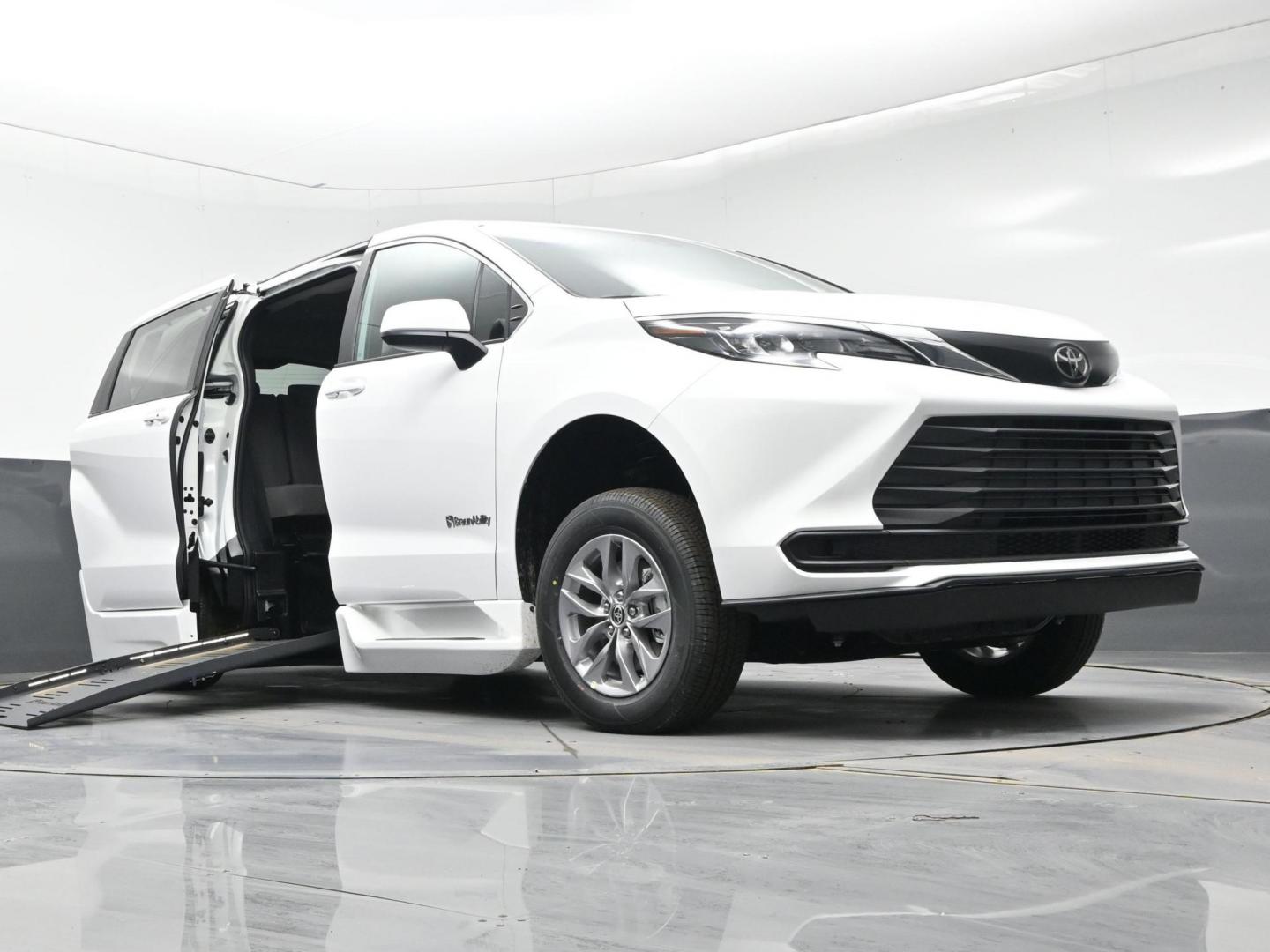 2026 White /Gray Toyota Sienna LE 8-Passenger (5TDKRKEC9TS) with an 2.5L L4 DOHC 16V HYBRID engine, CVT transmission, located at 4301 Oak Circle #19, Boca Raton, FL, 33431, (954) 561-2499, 26.388472, -80.084045 - Brand New 2026 Toyota Sienna LE Braunability Handicap Wheelchair Conversion Braunability XT Conversion Power Foldout Ramp Fully Loaded! Ask about our Dealer Rebate Programs! 954-561-2499. ?? JUST ARRIVED | BRAND NEW 2026 TOYOTA SIENNA LE ?? BraunAbility XT Power Wheelchair Conversion Experience u - Photo#0