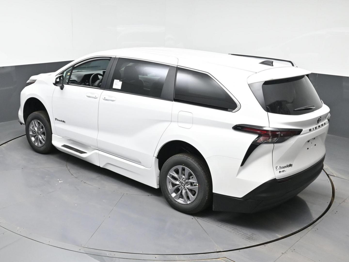 2026 White /Gray Toyota Sienna LE 8-Passenger (5TDKRKEC9TS) with an 2.5L L4 DOHC 16V HYBRID engine, CVT transmission, located at 4301 Oak Circle #19, Boca Raton, FL, 33431, (954) 561-2499, 26.388472, -80.084045 - Brand New 2026 Toyota Sienna LE Braunability Handicap Wheelchair Conversion Braunability XT Conversion Power Foldout Ramp Fully Loaded! Ask about our Dealer Rebate Programs! 954-561-2499. ?? JUST ARRIVED | BRAND NEW 2026 TOYOTA SIENNA LE ?? BraunAbility XT Power Wheelchair Conversion Experience u - Photo#23