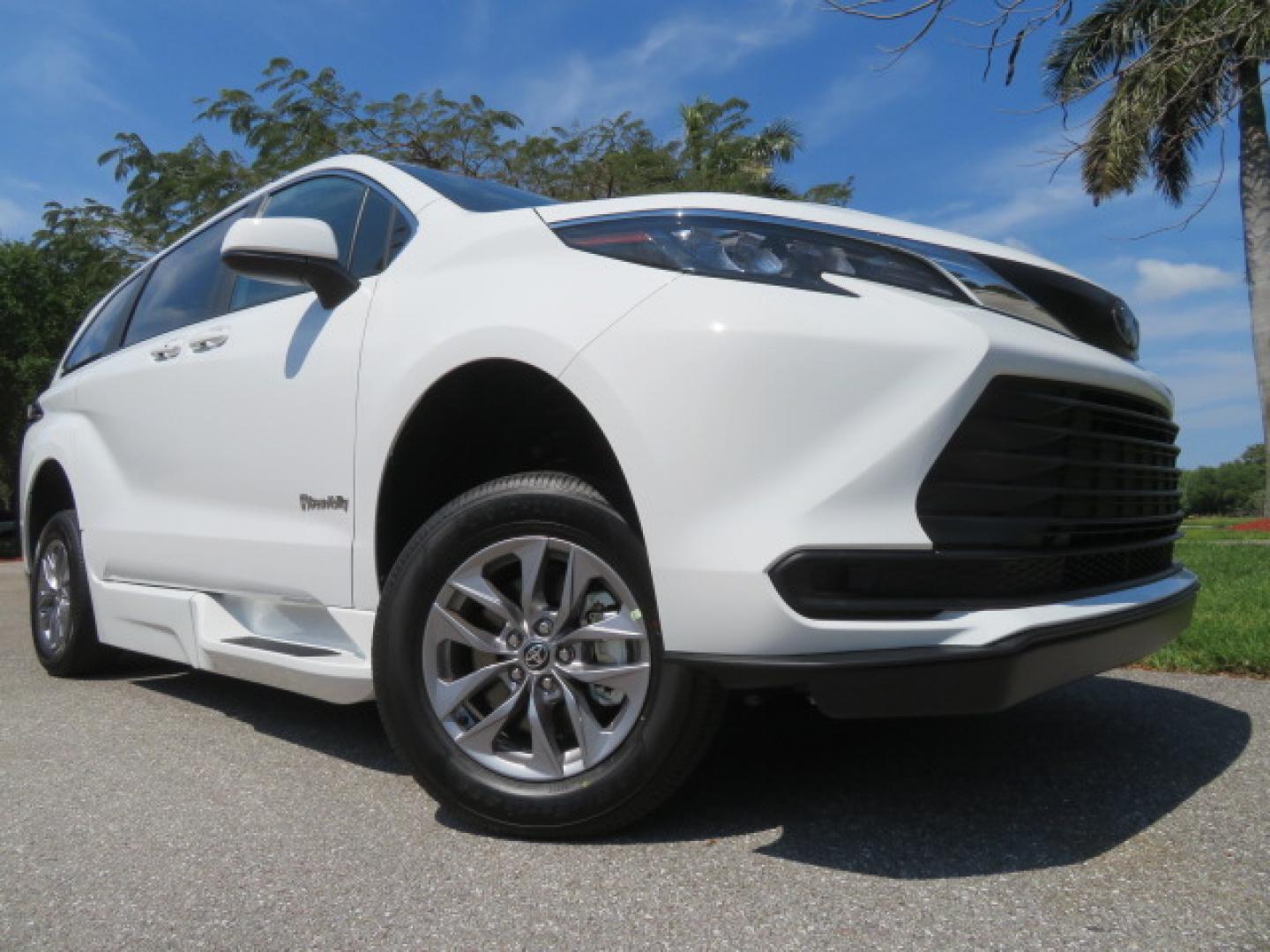 2026 White /Gray Toyota Sienna LE 8-Passenger (5TDKRKEC9TS) with an 2.5L L4 DOHC 16V HYBRID engine, CVT transmission, located at 4301 Oak Circle #19, Boca Raton, FL, 33431, (954) 561-2499, 26.388472, -80.084045 - Brand New 2026 Toyota Sienna LE Braunability Handicap Wheelchair Conversion Braunability XT Conversion Power Foldout Ramp Fully Loaded! Ask about our Dealer Rebate Programs! 954-561-2499. ?? JUST ARRIVED | BRAND NEW 2026 TOYOTA SIENNA LE ?? BraunAbility XT Power Wheelchair Conversion Experience u - Photo#25