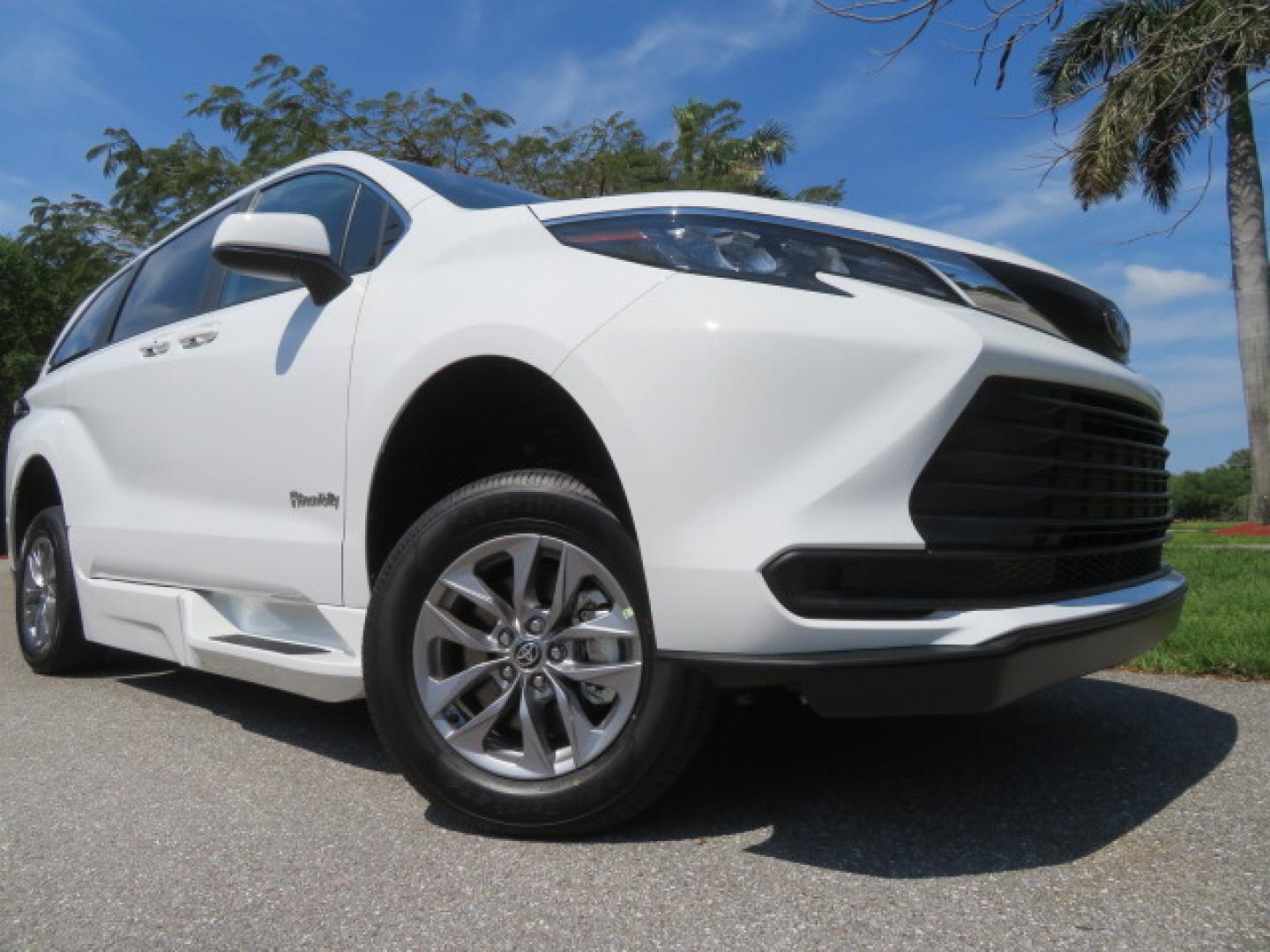 2026 White /Gray Toyota Sienna LE 8-Passenger (5TDKRKEC9TS) with an 2.5L L4 DOHC 16V HYBRID engine, CVT transmission, located at 4301 Oak Circle #19, Boca Raton, FL, 33431, (954) 561-2499, 26.388472, -80.084045 - Brand New 2026 Toyota Sienna LE Braunability Handicap Wheelchair Conversion Braunability XT Conversion Power Foldout Ramp Fully Loaded! Ask about our Dealer Rebate Programs! 954-561-2499. ?? JUST ARRIVED | BRAND NEW 2026 TOYOTA SIENNA LE ?? BraunAbility XT Power Wheelchair Conversion Experience u - Photo#26
