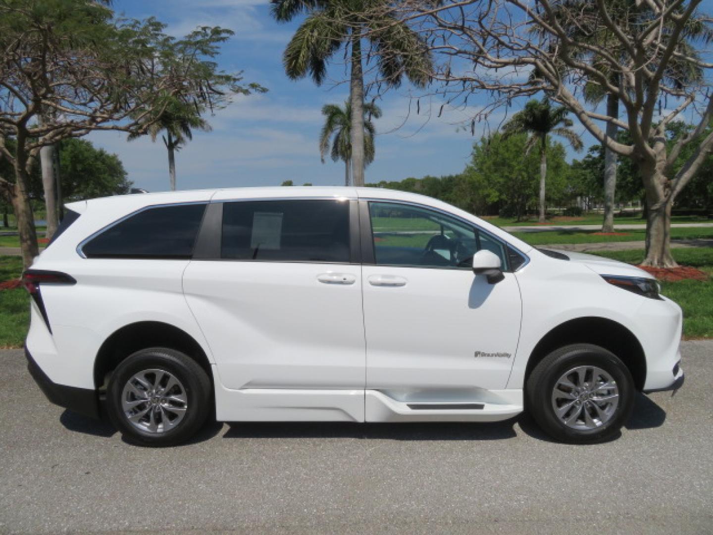 2026 White /Gray Toyota Sienna LE 8-Passenger (5TDKRKEC9TS) with an 2.5L L4 DOHC 16V HYBRID engine, CVT transmission, located at 4301 Oak Circle #19, Boca Raton, FL, 33431, (954) 561-2499, 26.388472, -80.084045 - Brand New 2026 Toyota Sienna LE Braunability Handicap Wheelchair Conversion Braunability XT Conversion Power Foldout Ramp Fully Loaded! Ask about our Dealer Rebate Programs! 954-561-2499. ?? JUST ARRIVED | BRAND NEW 2026 TOYOTA SIENNA LE ?? BraunAbility XT Power Wheelchair Conversion Experience u - Photo#35