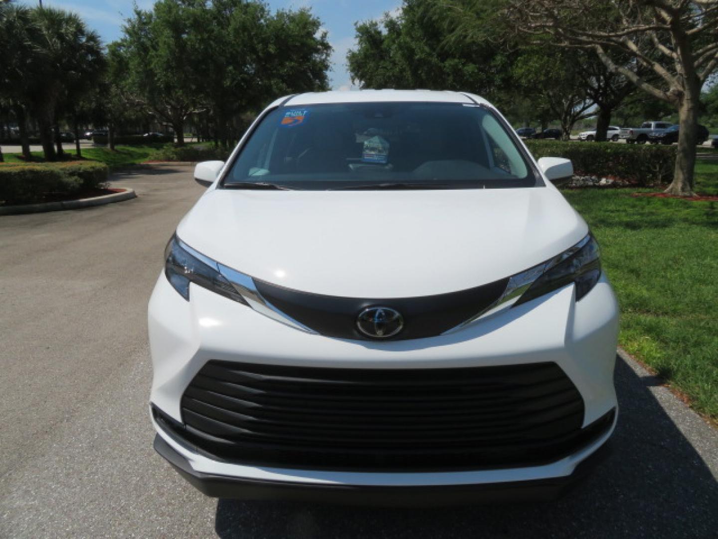 2026 White /Gray Toyota Sienna LE 8-Passenger (5TDKRKEC9TS) with an 2.5L L4 DOHC 16V HYBRID engine, CVT transmission, located at 4301 Oak Circle #19, Boca Raton, FL, 33431, (954) 561-2499, 26.388472, -80.084045 - Brand New 2026 Toyota Sienna LE Braunability Handicap Wheelchair Conversion Braunability XT Conversion Power Foldout Ramp Fully Loaded! Ask about our Dealer Rebate Programs! 954-561-2499. ?? JUST ARRIVED | BRAND NEW 2026 TOYOTA SIENNA LE ?? BraunAbility XT Power Wheelchair Conversion Experience u - Photo#37