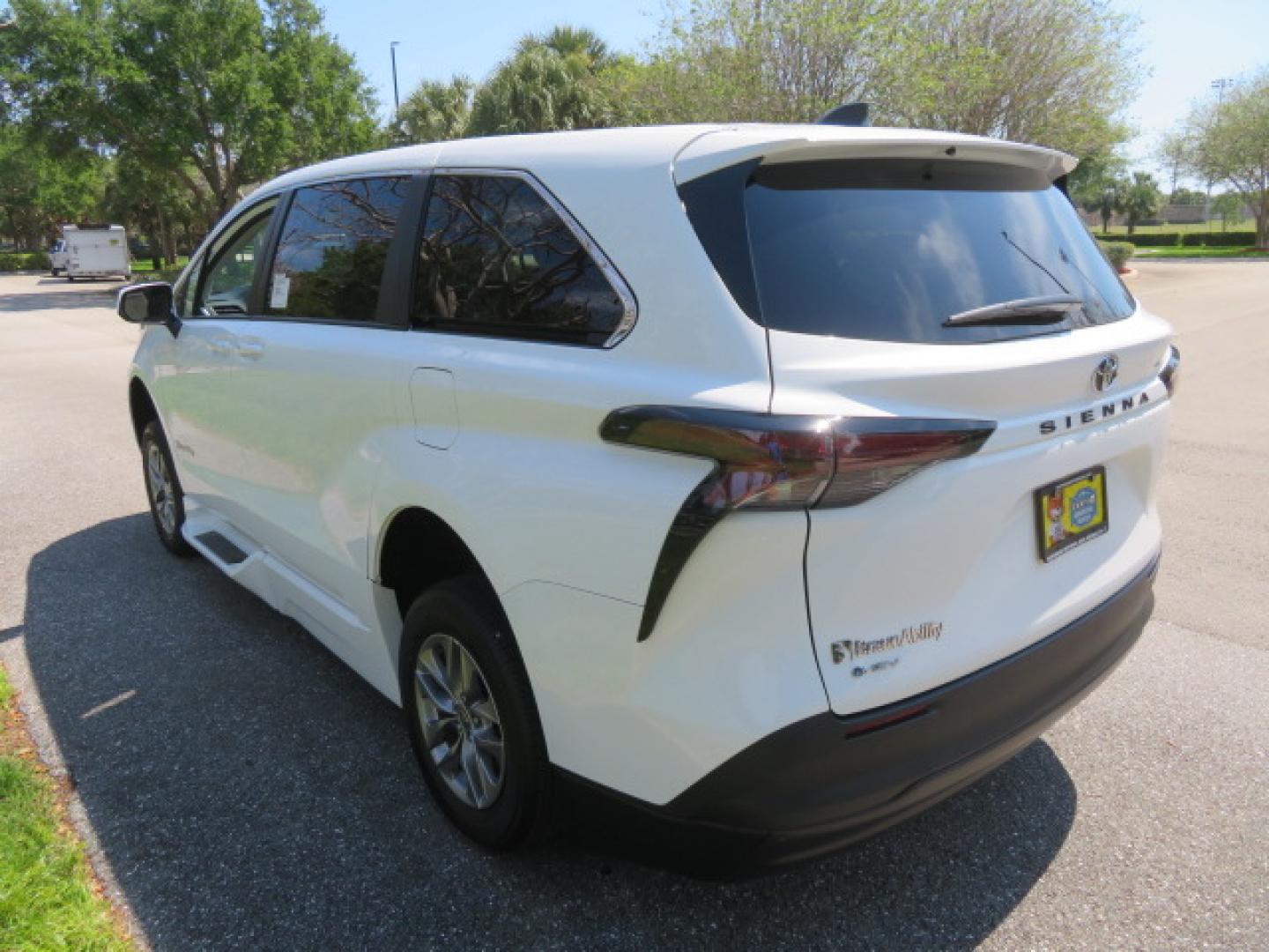 2026 White /Gray Toyota Sienna LE 8-Passenger (5TDKRKEC9TS) with an 2.5L L4 DOHC 16V HYBRID engine, CVT transmission, located at 4301 Oak Circle #19, Boca Raton, FL, 33431, (954) 561-2499, 26.388472, -80.084045 - Brand New 2026 Toyota Sienna LE Braunability Handicap Wheelchair Conversion Braunability XT Conversion Power Foldout Ramp Fully Loaded! Ask about our Dealer Rebate Programs! 954-561-2499. ?? JUST ARRIVED | BRAND NEW 2026 TOYOTA SIENNA LE ?? BraunAbility XT Power Wheelchair Conversion Experience u - Photo#40