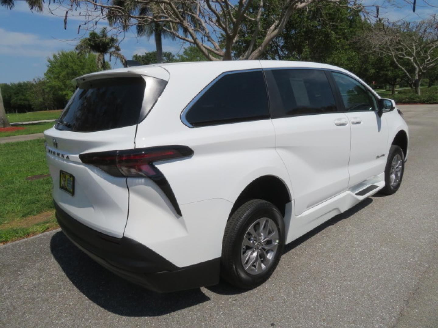 2026 White /Gray Toyota Sienna LE 8-Passenger (5TDKRKEC9TS) with an 2.5L L4 DOHC 16V HYBRID engine, CVT transmission, located at 4301 Oak Circle #19, Boca Raton, FL, 33431, (954) 561-2499, 26.388472, -80.084045 - Brand New 2026 Toyota Sienna LE Braunability Handicap Wheelchair Conversion Braunability XT Conversion Power Foldout Ramp Fully Loaded! Ask about our Dealer Rebate Programs! 954-561-2499. ?? JUST ARRIVED | BRAND NEW 2026 TOYOTA SIENNA LE ?? BraunAbility XT Power Wheelchair Conversion Experience u - Photo#42