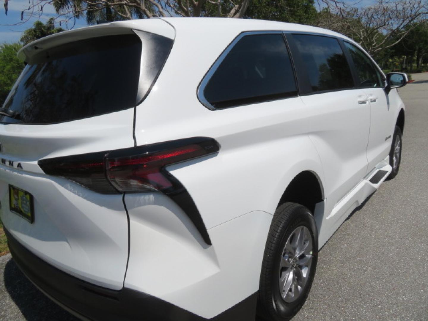 2026 White /Gray Toyota Sienna LE 8-Passenger (5TDKRKEC9TS) with an 2.5L L4 DOHC 16V HYBRID engine, CVT transmission, located at 4301 Oak Circle #19, Boca Raton, FL, 33431, (954) 561-2499, 26.388472, -80.084045 - Brand New 2026 Toyota Sienna LE Braunability Handicap Wheelchair Conversion Braunability XT Conversion Power Foldout Ramp Fully Loaded! Ask about our Dealer Rebate Programs! 954-561-2499. ?? JUST ARRIVED | BRAND NEW 2026 TOYOTA SIENNA LE ?? BraunAbility XT Power Wheelchair Conversion Experience u - Photo#44