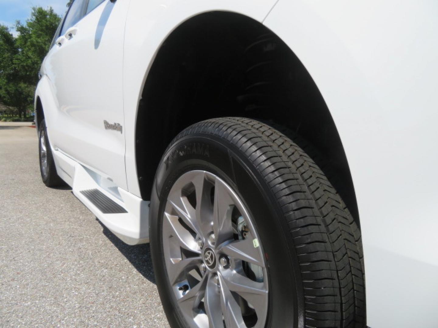 2026 White /Gray Toyota Sienna LE 8-Passenger (5TDKRKEC9TS) with an 2.5L L4 DOHC 16V HYBRID engine, CVT transmission, located at 4301 Oak Circle #19, Boca Raton, FL, 33431, (954) 561-2499, 26.388472, -80.084045 - Brand New 2026 Toyota Sienna LE Braunability Handicap Wheelchair Conversion Braunability XT Conversion Power Foldout Ramp Fully Loaded! Ask about our Dealer Rebate Programs! 954-561-2499. ?? JUST ARRIVED | BRAND NEW 2026 TOYOTA SIENNA LE ?? BraunAbility XT Power Wheelchair Conversion Experience u - Photo#43