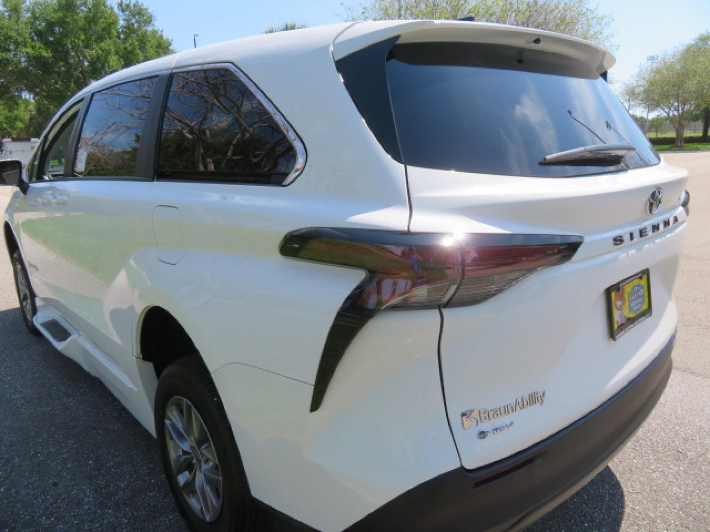 2026 White /Gray Toyota Sienna LE 8-Passenger (5TDKRKEC9TS) with an 2.5L L4 DOHC 16V HYBRID engine, CVT transmission, located at 4301 Oak Circle #19, Boca Raton, FL, 33431, (954) 561-2499, 26.388472, -80.084045 - Brand New 2026 Toyota Sienna LE Braunability Handicap Wheelchair Conversion Braunability XT Conversion Power Foldout Ramp Fully Loaded! Ask about our Dealer Rebate Programs! 954-561-2499. ?? JUST ARRIVED | BRAND NEW 2026 TOYOTA SIENNA LE ?? BraunAbility XT Power Wheelchair Conversion Experience u - Photo#45