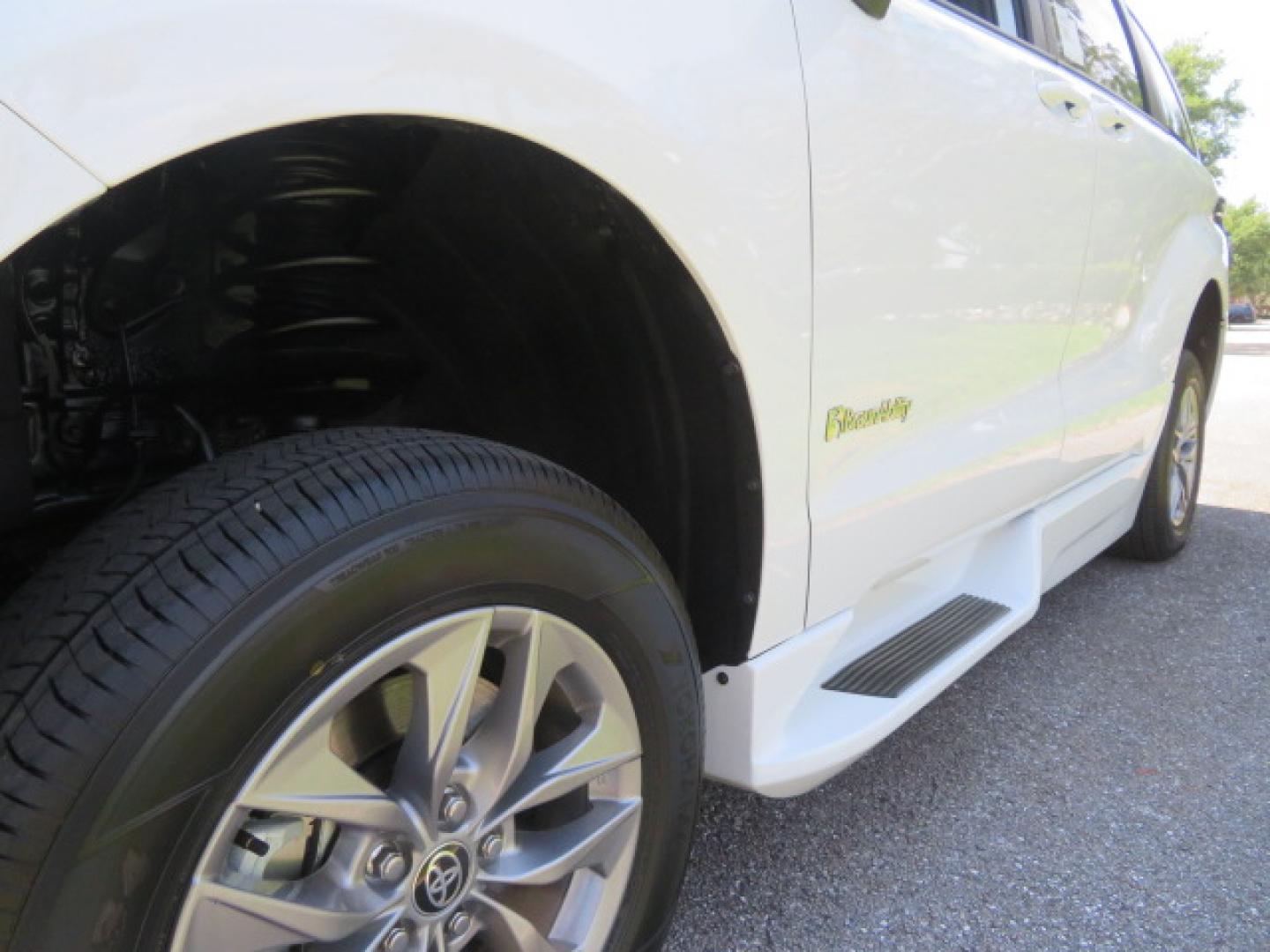 2026 White /Gray Toyota Sienna LE 8-Passenger (5TDKRKEC9TS) with an 2.5L L4 DOHC 16V HYBRID engine, CVT transmission, located at 4301 Oak Circle #19, Boca Raton, FL, 33431, (954) 561-2499, 26.388472, -80.084045 - Brand New 2026 Toyota Sienna LE Braunability Handicap Wheelchair Conversion Braunability XT Conversion Power Foldout Ramp Fully Loaded! Ask about our Dealer Rebate Programs! 954-561-2499. ?? JUST ARRIVED | BRAND NEW 2026 TOYOTA SIENNA LE ?? BraunAbility XT Power Wheelchair Conversion Experience u - Photo#46