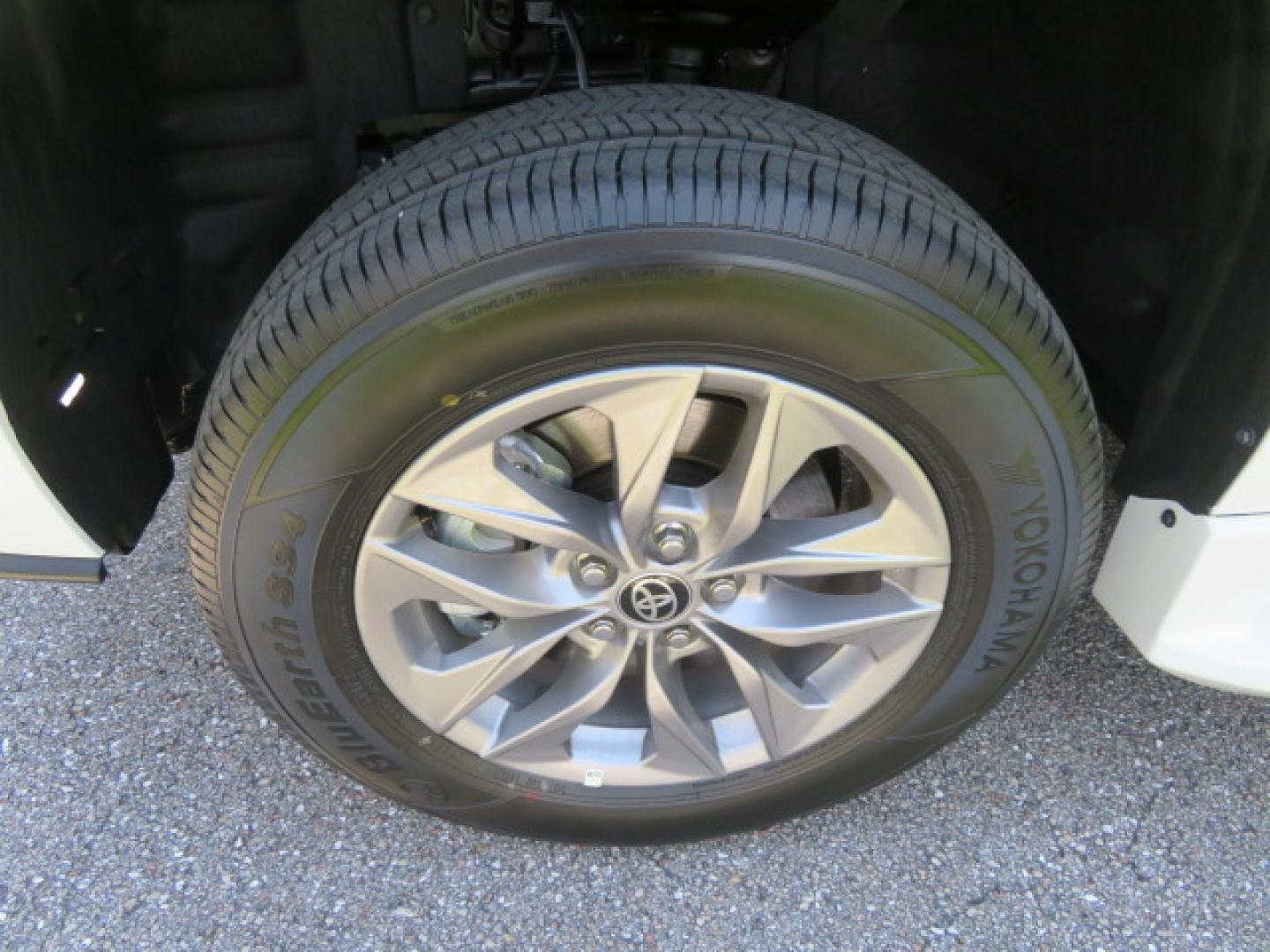 2026 White /Gray Toyota Sienna LE 8-Passenger (5TDKRKEC9TS) with an 2.5L L4 DOHC 16V HYBRID engine, CVT transmission, located at 4301 Oak Circle #19, Boca Raton, FL, 33431, (954) 561-2499, 26.388472, -80.084045 - Brand New 2026 Toyota Sienna LE Braunability Handicap Wheelchair Conversion Braunability XT Conversion Power Foldout Ramp Fully Loaded! Ask about our Dealer Rebate Programs! 954-561-2499. ?? JUST ARRIVED | BRAND NEW 2026 TOYOTA SIENNA LE ?? BraunAbility XT Power Wheelchair Conversion Experience u - Photo#48