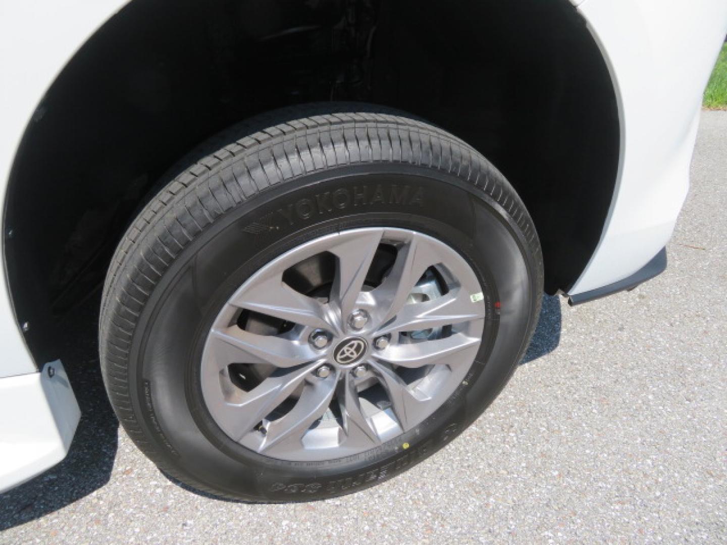 2026 White /Gray Toyota Sienna LE 8-Passenger (5TDKRKEC9TS) with an 2.5L L4 DOHC 16V HYBRID engine, CVT transmission, located at 4301 Oak Circle #19, Boca Raton, FL, 33431, (954) 561-2499, 26.388472, -80.084045 - Brand New 2026 Toyota Sienna LE Braunability Handicap Wheelchair Conversion Braunability XT Conversion Power Foldout Ramp Fully Loaded! Ask about our Dealer Rebate Programs! 954-561-2499. ?? JUST ARRIVED | BRAND NEW 2026 TOYOTA SIENNA LE ?? BraunAbility XT Power Wheelchair Conversion Experience u - Photo#50