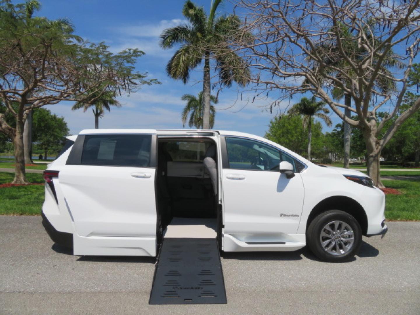 2026 White /Gray Toyota Sienna LE 8-Passenger (5TDKRKEC9TS) with an 2.5L L4 DOHC 16V HYBRID engine, CVT transmission, located at 4301 Oak Circle #19, Boca Raton, FL, 33431, (954) 561-2499, 26.388472, -80.084045 - Brand New 2026 Toyota Sienna LE Braunability Handicap Wheelchair Conversion Braunability XT Conversion Power Foldout Ramp Fully Loaded! Ask about our Dealer Rebate Programs! 954-561-2499. ?? JUST ARRIVED | BRAND NEW 2026 TOYOTA SIENNA LE ?? BraunAbility XT Power Wheelchair Conversion Experience u - Photo#51