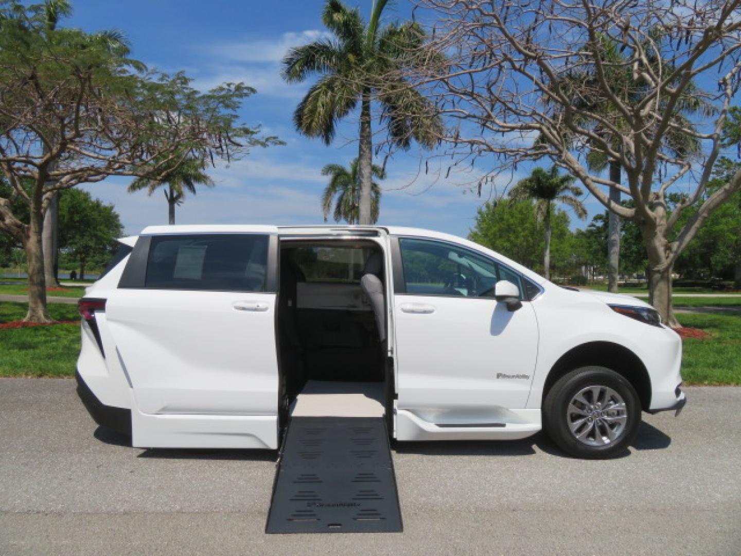 2026 White /Gray Toyota Sienna LE 8-Passenger (5TDKRKEC9TS) with an 2.5L L4 DOHC 16V HYBRID engine, CVT transmission, located at 4301 Oak Circle #19, Boca Raton, FL, 33431, (954) 561-2499, 26.388472, -80.084045 - Brand New 2026 Toyota Sienna LE Braunability Handicap Wheelchair Conversion Braunability XT Conversion Power Foldout Ramp Fully Loaded! Ask about our Dealer Rebate Programs! 954-561-2499. ?? JUST ARRIVED | BRAND NEW 2026 TOYOTA SIENNA LE ?? BraunAbility XT Power Wheelchair Conversion Experience u - Photo#52