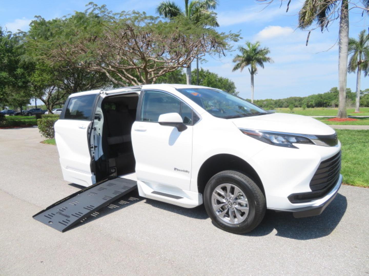 2026 White /Gray Toyota Sienna LE 8-Passenger (5TDKRKEC9TS) with an 2.5L L4 DOHC 16V HYBRID engine, CVT transmission, located at 4301 Oak Circle #19, Boca Raton, FL, 33431, (954) 561-2499, 26.388472, -80.084045 - Brand New 2026 Toyota Sienna LE Braunability Handicap Wheelchair Conversion Braunability XT Conversion Power Foldout Ramp Fully Loaded! Ask about our Dealer Rebate Programs! 954-561-2499. ?? JUST ARRIVED | BRAND NEW 2026 TOYOTA SIENNA LE ?? BraunAbility XT Power Wheelchair Conversion Experience u - Photo#55