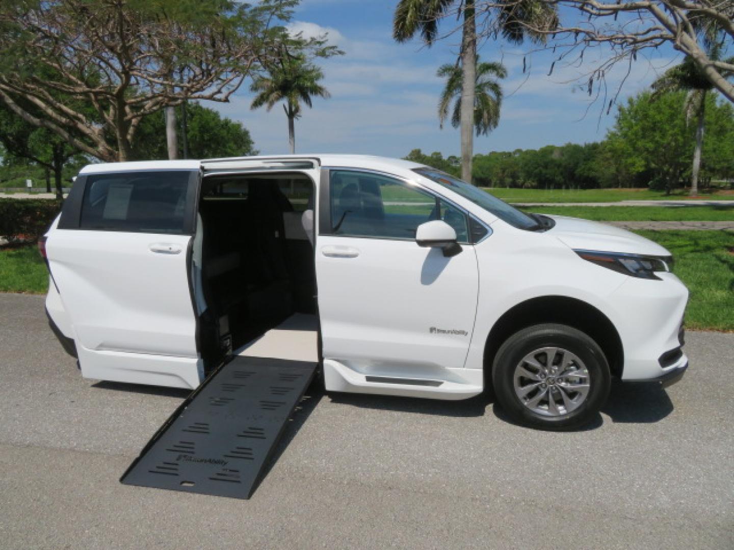 2026 White /Gray Toyota Sienna LE 8-Passenger (5TDKRKEC9TS) with an 2.5L L4 DOHC 16V HYBRID engine, CVT transmission, located at 4301 Oak Circle #19, Boca Raton, FL, 33431, (954) 561-2499, 26.388472, -80.084045 - Brand New 2026 Toyota Sienna LE Braunability Handicap Wheelchair Conversion Braunability XT Conversion Power Foldout Ramp Fully Loaded! Ask about our Dealer Rebate Programs! 954-561-2499. ?? JUST ARRIVED | BRAND NEW 2026 TOYOTA SIENNA LE ?? BraunAbility XT Power Wheelchair Conversion Experience u - Photo#57