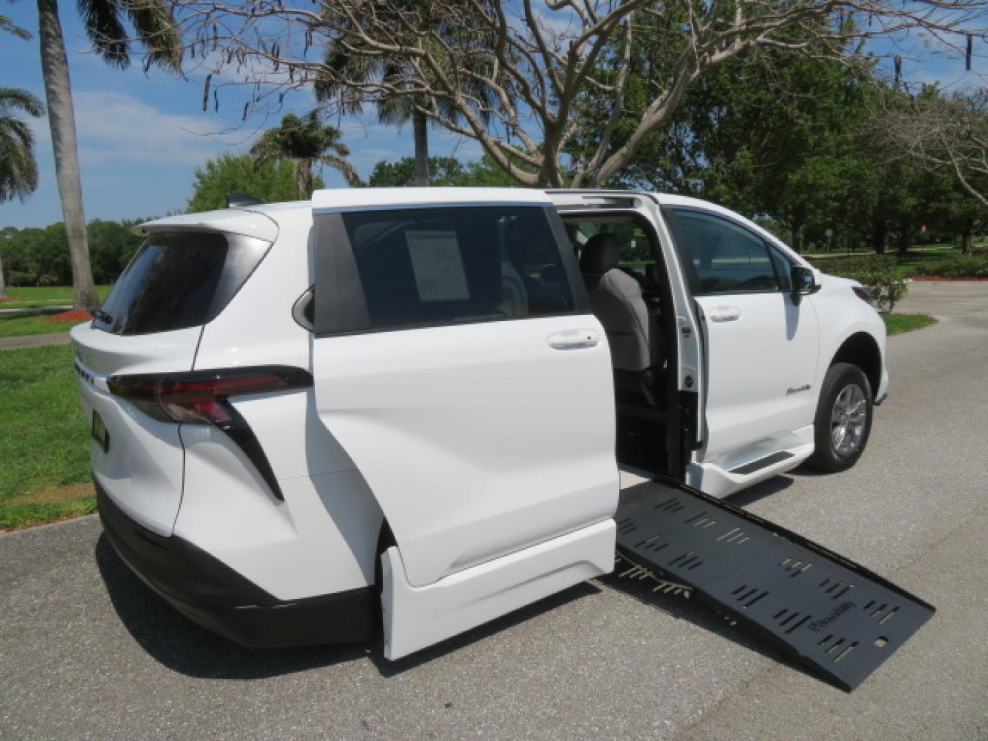 2026 White /Gray Toyota Sienna LE 8-Passenger (5TDKRKEC9TS) with an 2.5L L4 DOHC 16V HYBRID engine, CVT transmission, located at 4301 Oak Circle #19, Boca Raton, FL, 33431, (954) 561-2499, 26.388472, -80.084045 - Brand New 2026 Toyota Sienna LE Braunability Handicap Wheelchair Conversion Braunability XT Conversion Power Foldout Ramp Fully Loaded! Ask about our Dealer Rebate Programs! 954-561-2499. ?? JUST ARRIVED | BRAND NEW 2026 TOYOTA SIENNA LE ?? BraunAbility XT Power Wheelchair Conversion Experience u - Photo#59