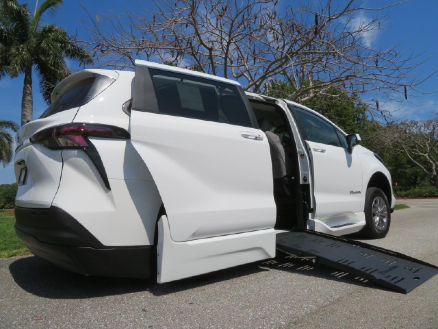 2026 White /Gray Toyota Sienna LE 8-Passenger (5TDKRKEC9TS) with an 2.5L L4 DOHC 16V HYBRID engine, CVT transmission, located at 4301 Oak Circle #19, Boca Raton, FL, 33431, (954) 561-2499, 26.388472, -80.084045 - Brand New 2026 Toyota Sienna LE Braunability Handicap Wheelchair Conversion Braunability XT Conversion Power Foldout Ramp Fully Loaded! Ask about our Dealer Rebate Programs! 954-561-2499. ?? JUST ARRIVED | BRAND NEW 2026 TOYOTA SIENNA LE ?? BraunAbility XT Power Wheelchair Conversion Experience u - Photo#58