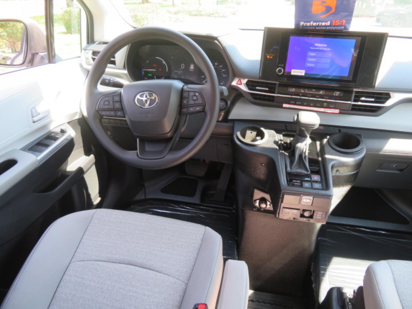 2026 White /Gray Toyota Sienna LE 8-Passenger (5TDKRKEC9TS) with an 2.5L L4 DOHC 16V HYBRID engine, CVT transmission, located at 4301 Oak Circle #19, Boca Raton, FL, 33431, (954) 561-2499, 26.388472, -80.084045 - Brand New 2026 Toyota Sienna LE Braunability Handicap Wheelchair Conversion Braunability XT Conversion Power Foldout Ramp Fully Loaded! Ask about our Dealer Rebate Programs! 954-561-2499. ?? JUST ARRIVED | BRAND NEW 2026 TOYOTA SIENNA LE ?? BraunAbility XT Power Wheelchair Conversion Experience u - Photo#71
