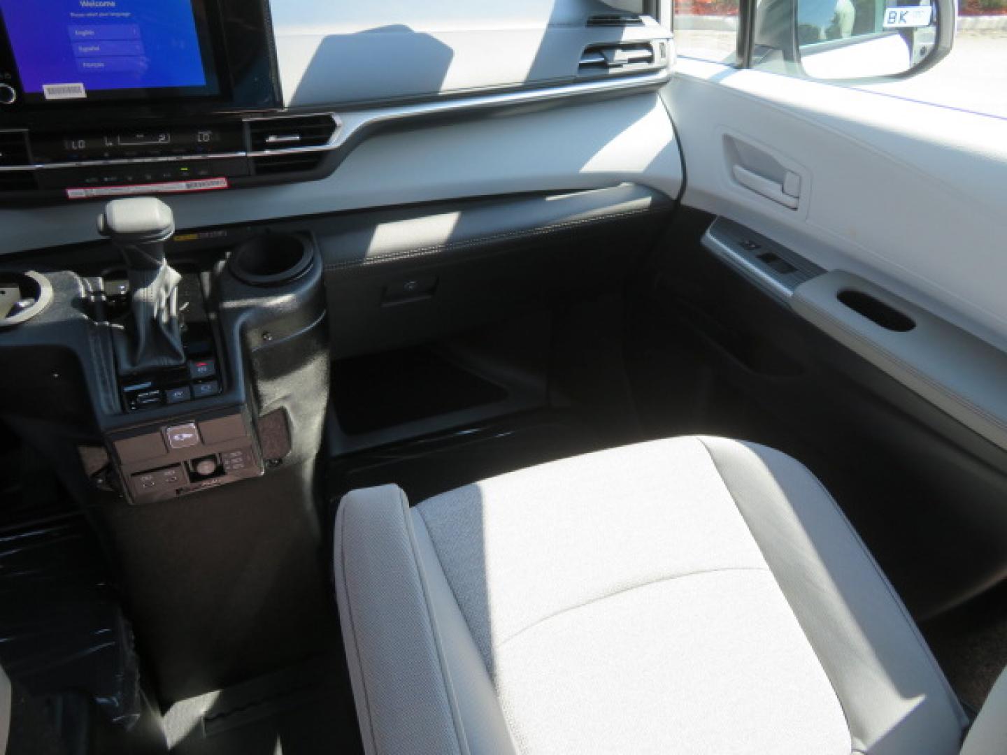 2026 White /Gray Toyota Sienna LE 8-Passenger (5TDKRKEC9TS) with an 2.5L L4 DOHC 16V HYBRID engine, CVT transmission, located at 4301 Oak Circle #19, Boca Raton, FL, 33431, (954) 561-2499, 26.388472, -80.084045 - Brand New 2026 Toyota Sienna LE Braunability Handicap Wheelchair Conversion Braunability XT Conversion Power Foldout Ramp Fully Loaded! Ask about our Dealer Rebate Programs! 954-561-2499. ?? JUST ARRIVED | BRAND NEW 2026 TOYOTA SIENNA LE ?? BraunAbility XT Power Wheelchair Conversion Experience u - Photo#70
