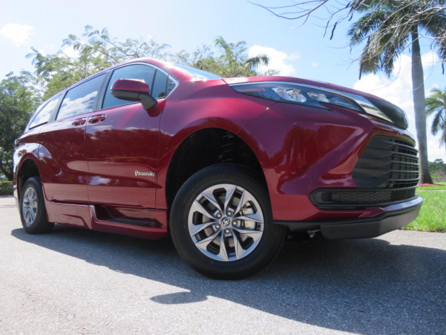 2026 Red /Gray Toyota Sienna LE 8-Passenger (5TDKRKEC7TS) with an 2.5L L4 DOHC 16V HYBRID engine, CVT transmission, located at 4301 Oak Circle #19, Boca Raton, FL, 33431, (954) 561-2499, 26.388472, -80.084045 - Brand New 2026 Toyota Sienna LE Braunability Handicap Wheelchair Conversion Braunability XT Conversion Power Foldout Ramp Fully Loaded! Ask about our Dealer Rebate Programs! 954-561-2499. ?? JUST ARRIVED | BRAND NEW 2026 TOYOTA SIENNA LE ?? BraunAbility XT Power Wheelchair Conversion Experience u - Photo#1