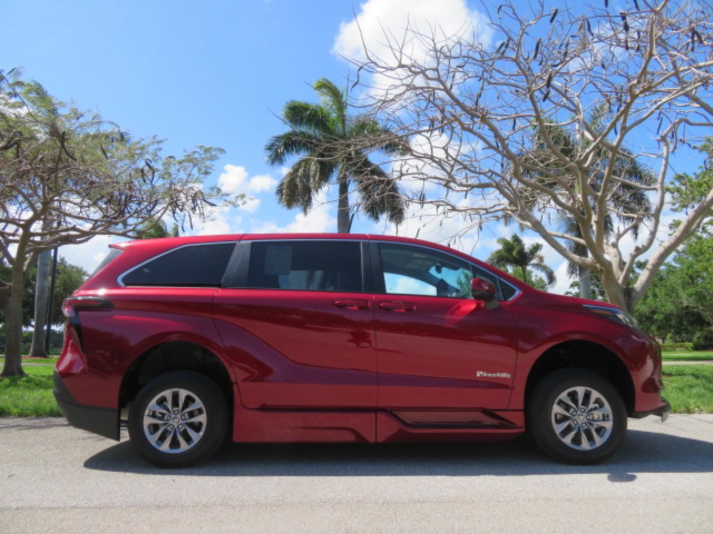 2026 Red /Gray Toyota Sienna LE 8-Passenger (5TDKRKEC7TS) with an 2.5L L4 DOHC 16V HYBRID engine, CVT transmission, located at 4301 Oak Circle #19, Boca Raton, FL, 33431, (954) 561-2499, 26.388472, -80.084045 - Brand New 2026 Toyota Sienna LE Braunability Handicap Wheelchair Conversion Braunability XT Conversion Power Foldout Ramp Fully Loaded! Ask about our Dealer Rebate Programs! 954-561-2499. ?? JUST ARRIVED | BRAND NEW 2026 TOYOTA SIENNA LE ?? BraunAbility XT Power Wheelchair Conversion Experience u - Photo#5