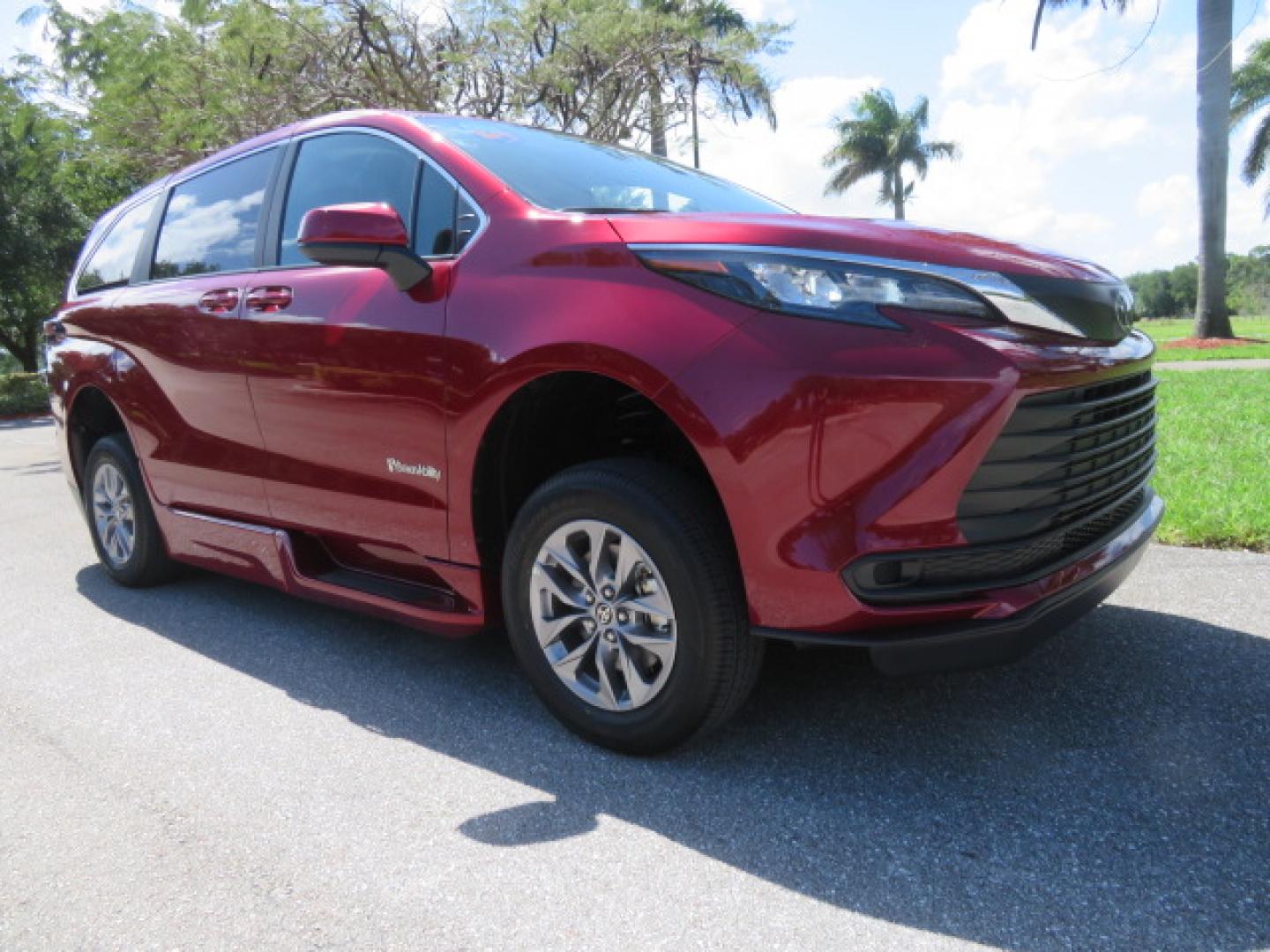 2026 Red /Gray Toyota Sienna LE 8-Passenger (5TDKRKEC7TS) with an 2.5L L4 DOHC 16V HYBRID engine, CVT transmission, located at 4301 Oak Circle #19, Boca Raton, FL, 33431, (954) 561-2499, 26.388472, -80.084045 - Brand New 2026 Toyota Sienna LE Braunability Handicap Wheelchair Conversion Braunability XT Conversion Power Foldout Ramp Fully Loaded! Ask about our Dealer Rebate Programs! 954-561-2499. ?? JUST ARRIVED | BRAND NEW 2026 TOYOTA SIENNA LE ?? BraunAbility XT Power Wheelchair Conversion Experience u - Photo#7