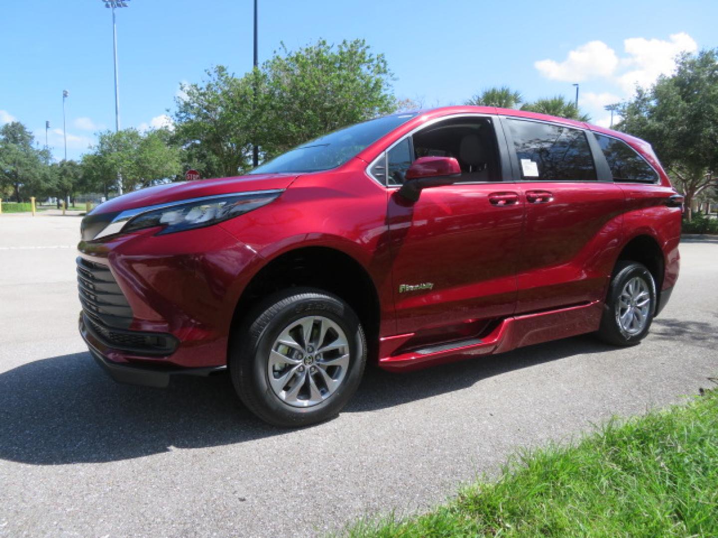2026 Red /Gray Toyota Sienna LE 8-Passenger (5TDKRKEC7TS) with an 2.5L L4 DOHC 16V HYBRID engine, CVT transmission, located at 4301 Oak Circle #19, Boca Raton, FL, 33431, (954) 561-2499, 26.388472, -80.084045 - Brand New 2026 Toyota Sienna LE Braunability Handicap Wheelchair Conversion Braunability XT Conversion Power Foldout Ramp Fully Loaded! Ask about our Dealer Rebate Programs! 954-561-2499. ?? JUST ARRIVED | BRAND NEW 2026 TOYOTA SIENNA LE ?? BraunAbility XT Power Wheelchair Conversion Experience u - Photo#11