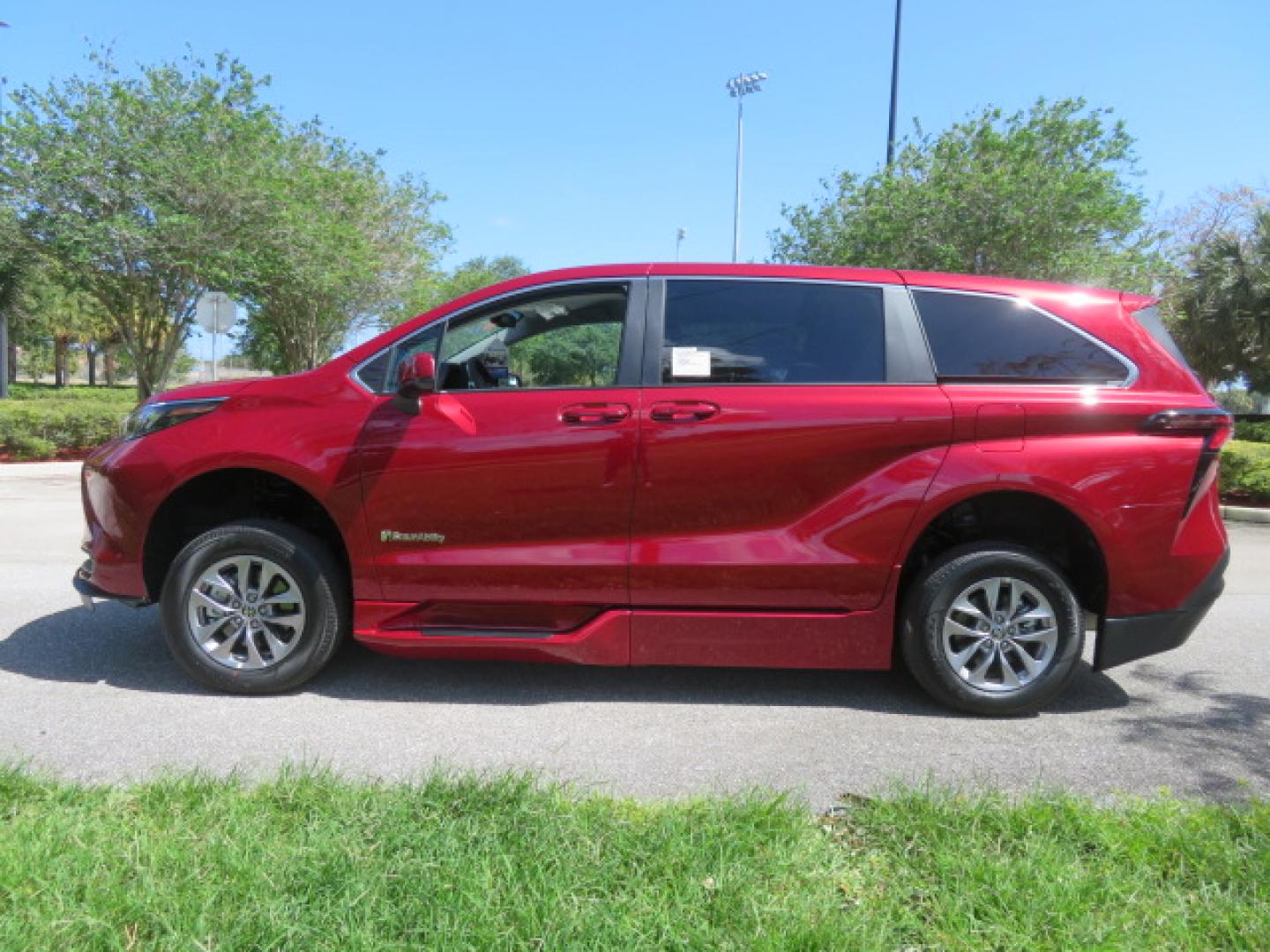 2026 Red /Gray Toyota Sienna LE 8-Passenger (5TDKRKEC7TS) with an 2.5L L4 DOHC 16V HYBRID engine, CVT transmission, located at 4301 Oak Circle #19, Boca Raton, FL, 33431, (954) 561-2499, 26.388472, -80.084045 - Brand New 2026 Toyota Sienna LE Braunability Handicap Wheelchair Conversion Braunability XT Conversion Power Foldout Ramp Fully Loaded! Ask about our Dealer Rebate Programs! 954-561-2499. ?? JUST ARRIVED | BRAND NEW 2026 TOYOTA SIENNA LE ?? BraunAbility XT Power Wheelchair Conversion Experience u - Photo#12
