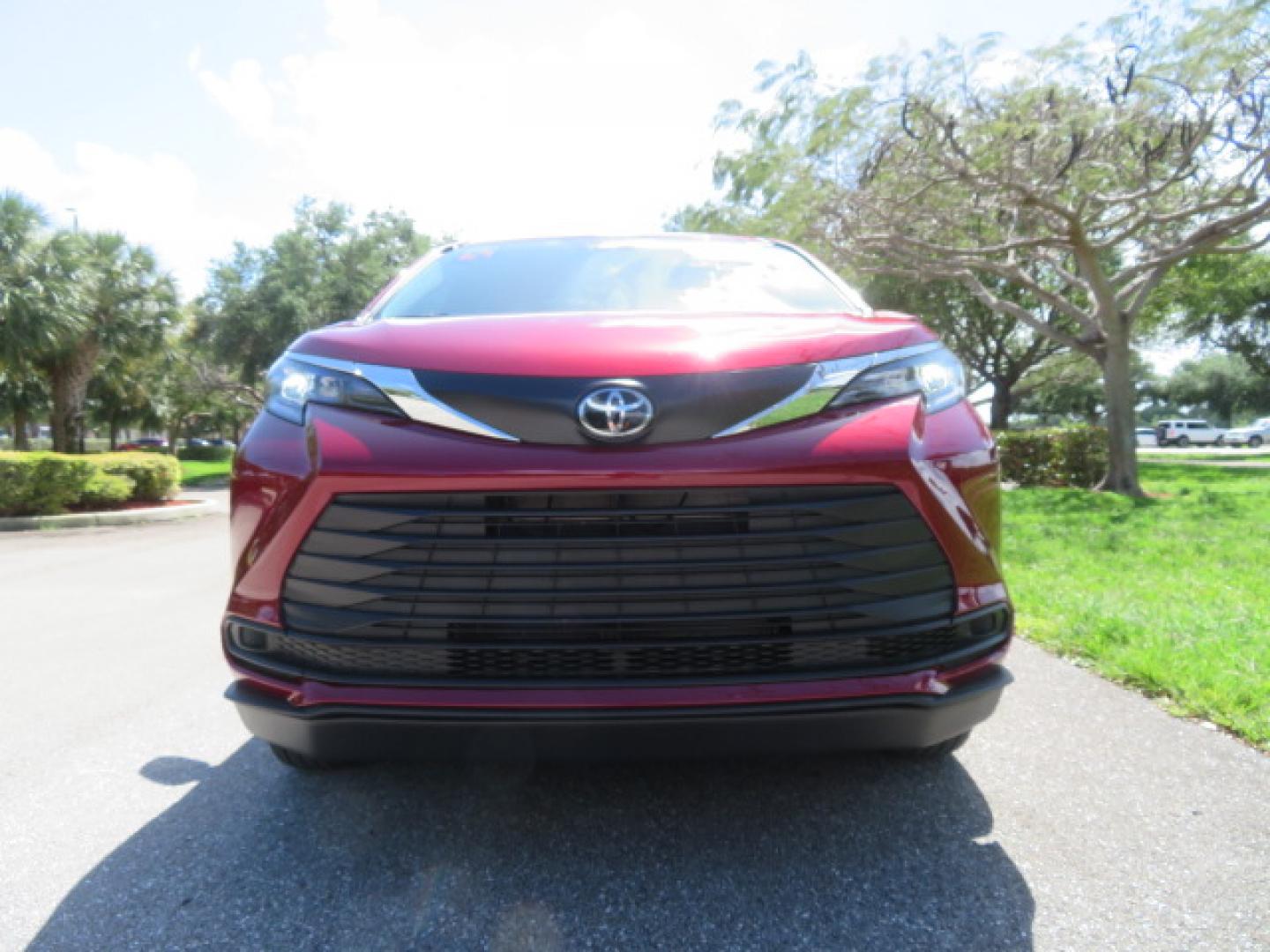 2026 Red /Gray Toyota Sienna LE 8-Passenger (5TDKRKEC7TS) with an 2.5L L4 DOHC 16V HYBRID engine, CVT transmission, located at 4301 Oak Circle #19, Boca Raton, FL, 33431, (954) 561-2499, 26.388472, -80.084045 - Brand New 2026 Toyota Sienna LE Braunability Handicap Wheelchair Conversion Braunability XT Conversion Power Foldout Ramp Fully Loaded! Ask about our Dealer Rebate Programs! 954-561-2499. ?? JUST ARRIVED | BRAND NEW 2026 TOYOTA SIENNA LE ?? BraunAbility XT Power Wheelchair Conversion Experience u - Photo#9