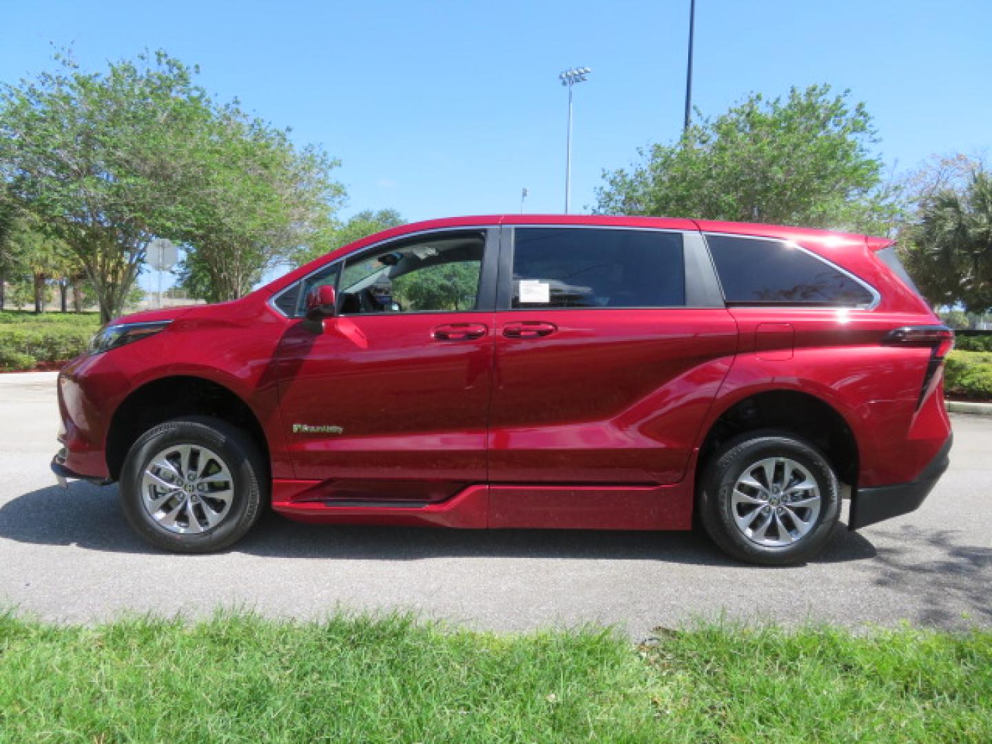2026 Red /Gray Toyota Sienna LE 8-Passenger (5TDKRKEC7TS) with an 2.5L L4 DOHC 16V HYBRID engine, CVT transmission, located at 4301 Oak Circle #19, Boca Raton, FL, 33431, (954) 561-2499, 26.388472, -80.084045 - Brand New 2026 Toyota Sienna LE Braunability Handicap Wheelchair Conversion Braunability XT Conversion Power Foldout Ramp Fully Loaded! Ask about our Dealer Rebate Programs! 954-561-2499. ?? JUST ARRIVED | BRAND NEW 2026 TOYOTA SIENNA LE ?? BraunAbility XT Power Wheelchair Conversion Experience u - Photo#13